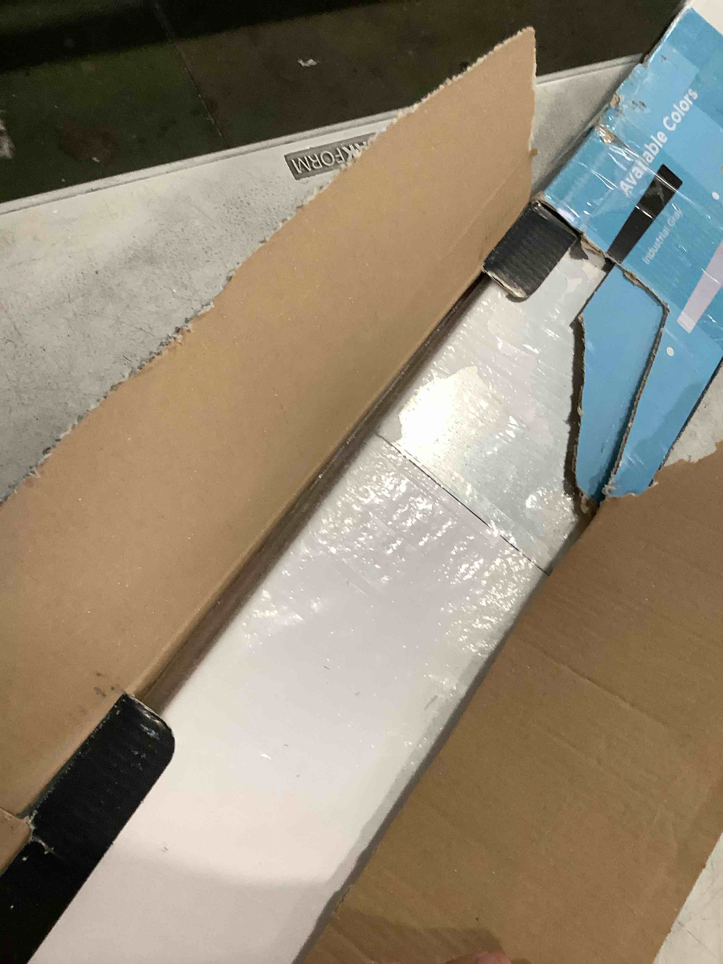 https://s3.amazonaws.com/lotting-images-prod/bidfta/PNK3555900_1752952618389.jpeg