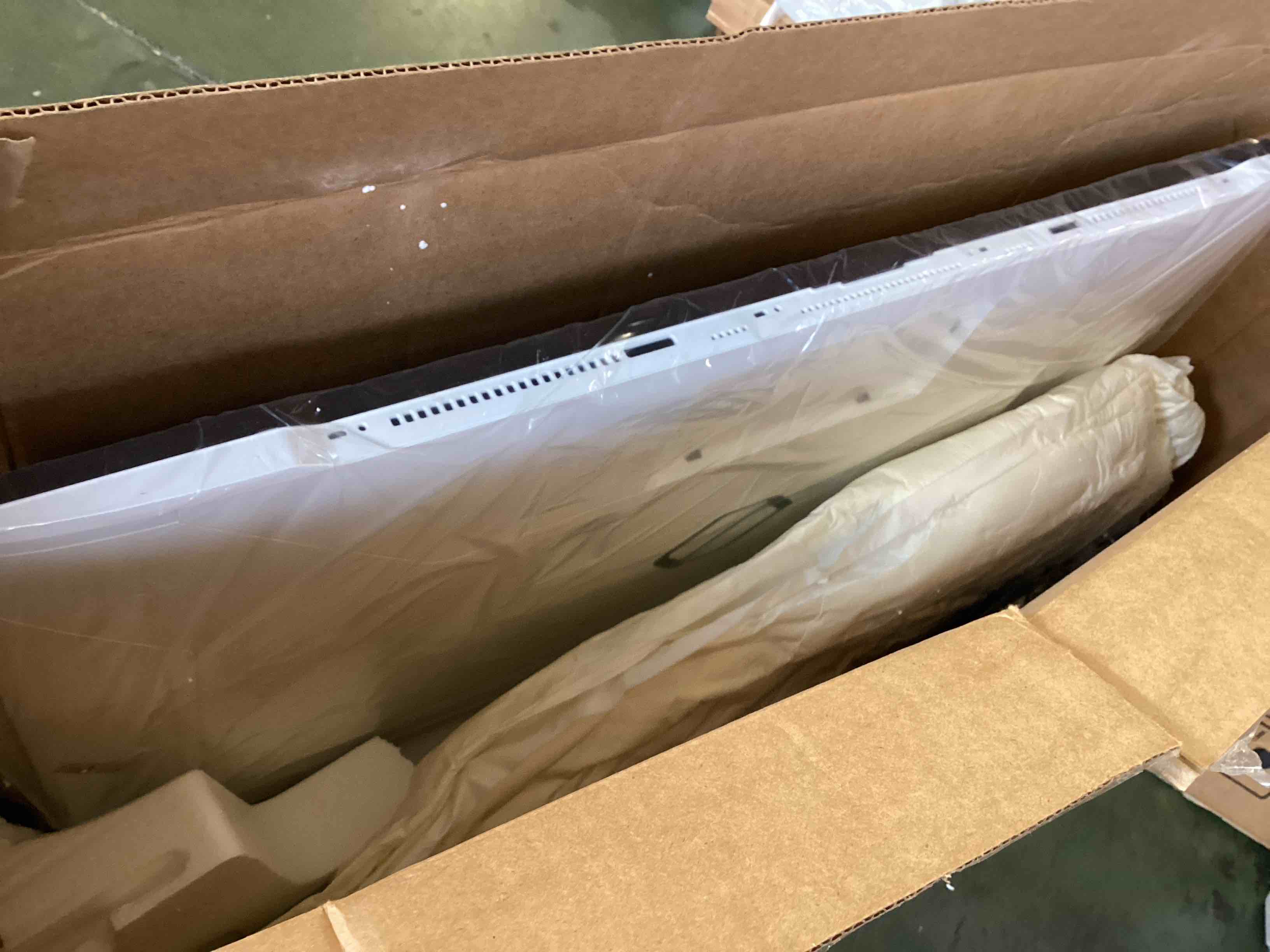 https://s3.amazonaws.com/lotting-images-prod/bidfta/PNK3560146_1750940959093.jpeg