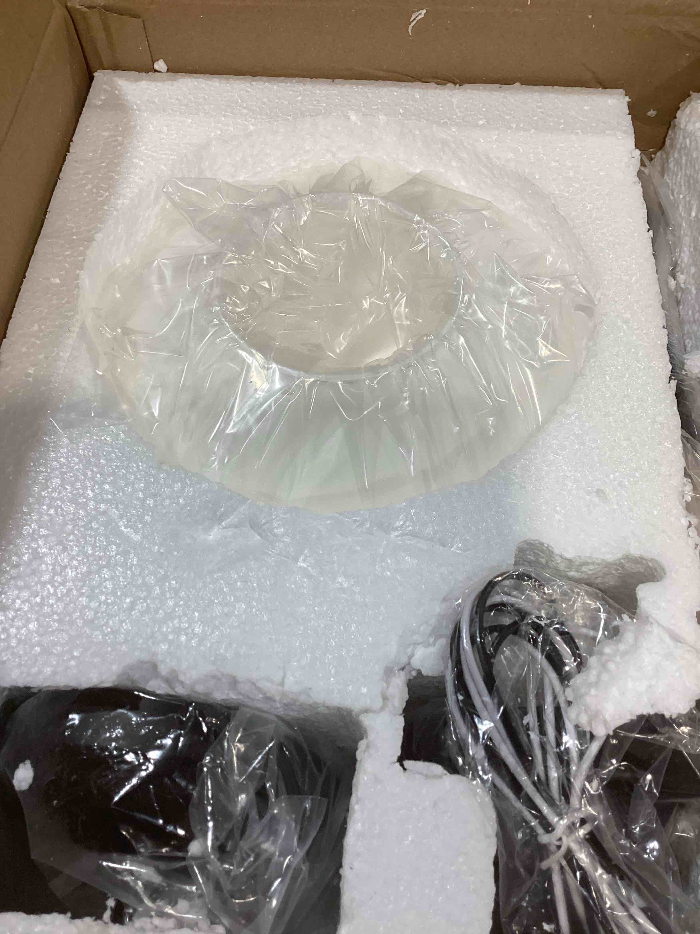 Condition photo showing New/Like New for tadesha 1 - light single pendant