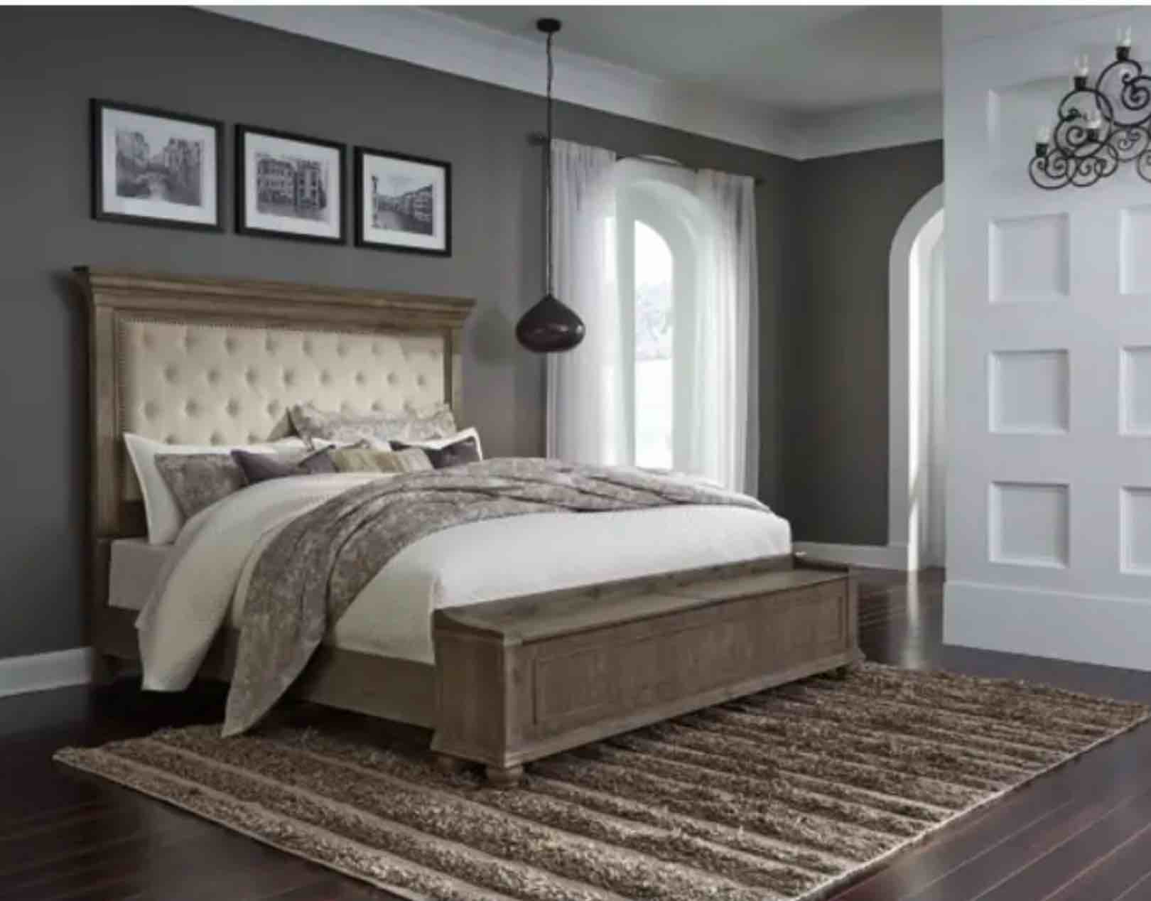 B77 - 56S Johnelle King/California King Storage Footboard