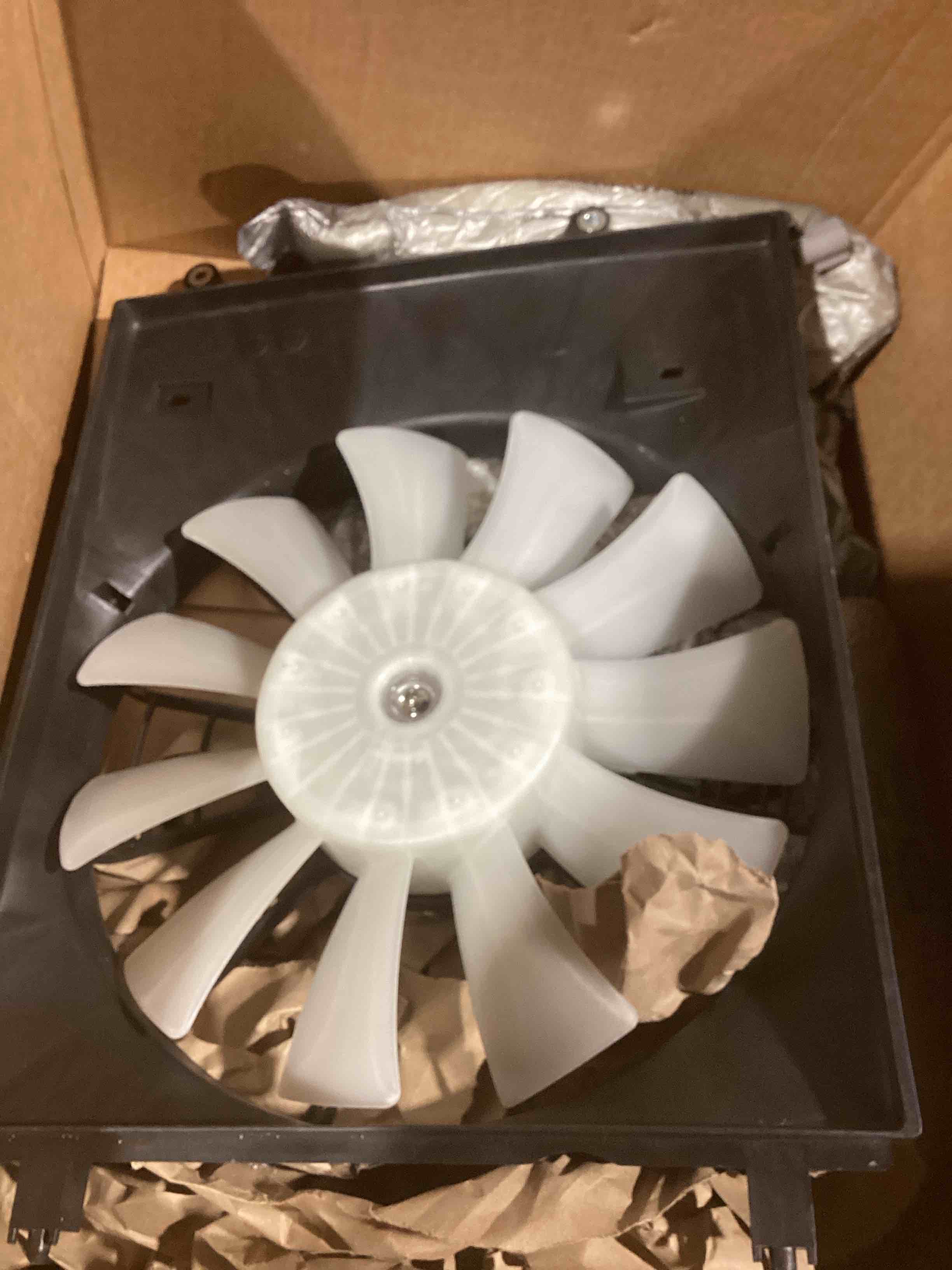 Condition photo showing Good Condition for engine cooling fan tyc 600470 fits 98-03 toyota sienna 3.0l-v6