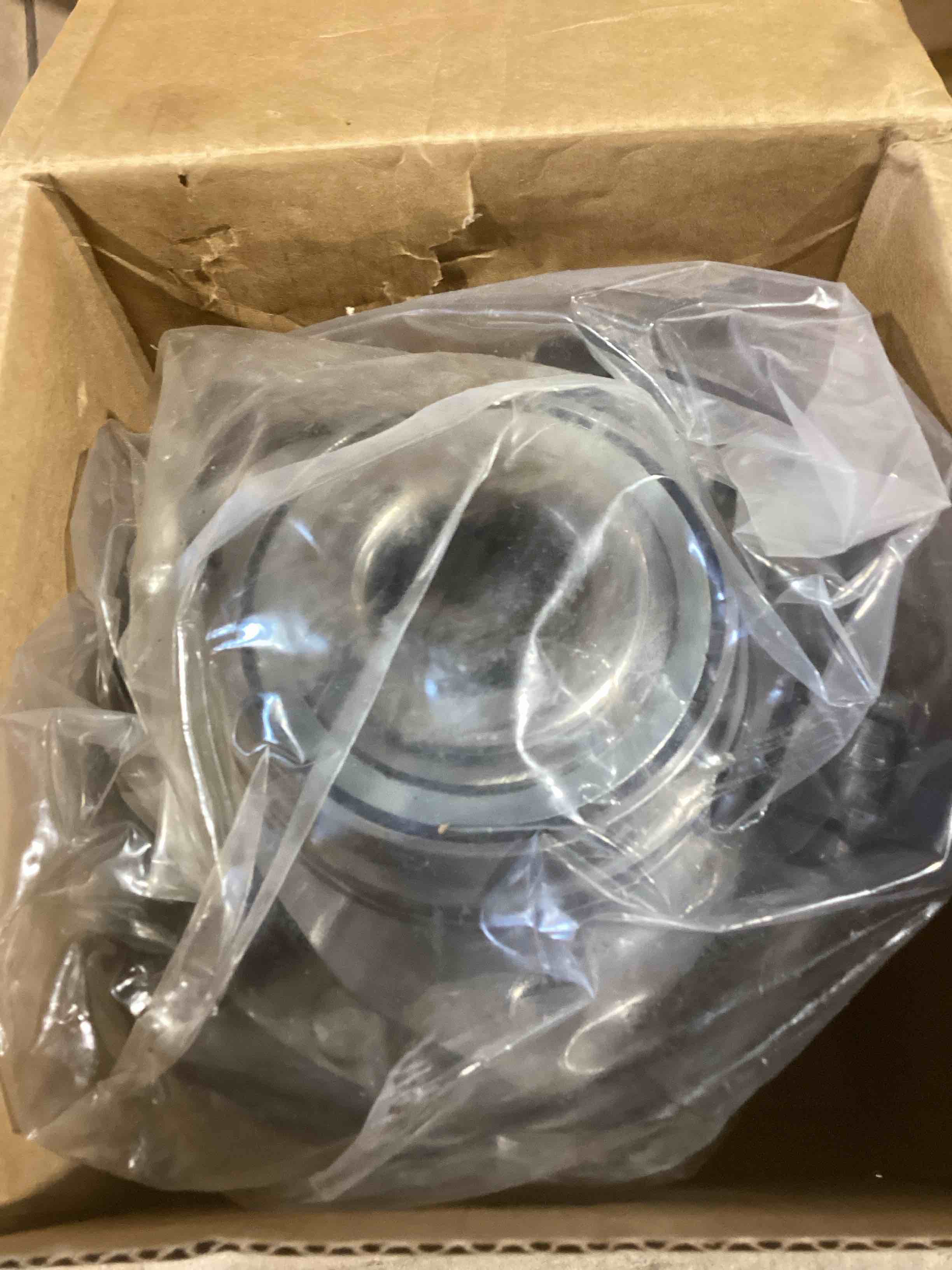Condition photo showing Good Condition for autoround front wheel hub and bearing assembly 513188 fit for chevy trailblazer ssr, gmc envoy, buick rainier, oldsmobile bravada, isuzu ascender, saab 9-7x 6 lug w/abs