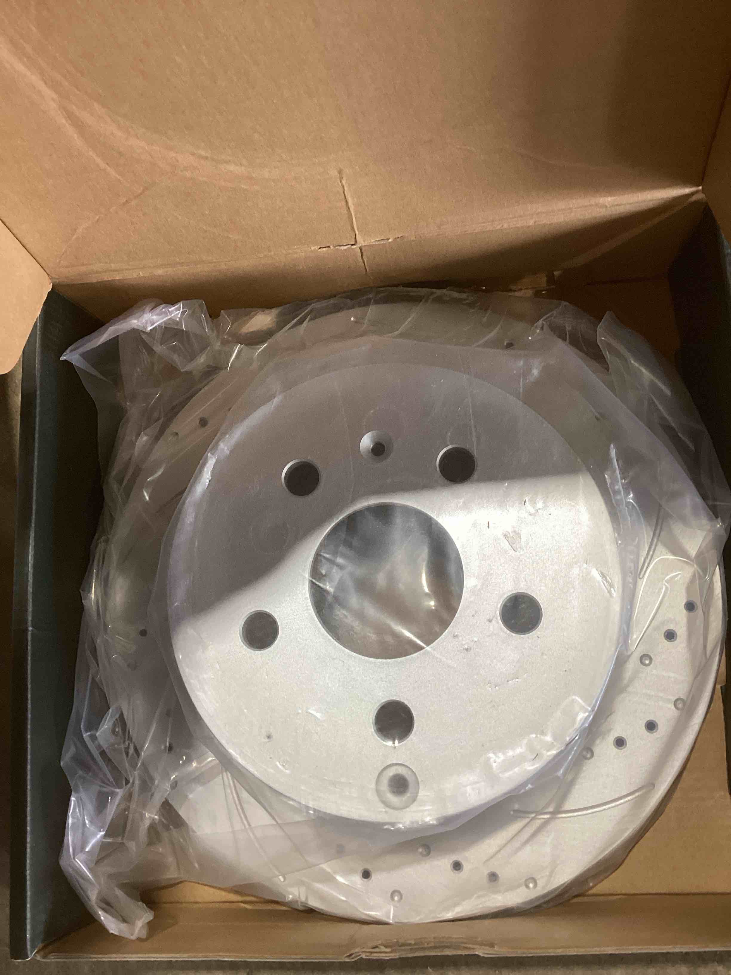 Condition photo showing Good Condition for r1 concepts drilled and slotted carbon coated disc brake rotor set with super duty pads andgr13083pgr