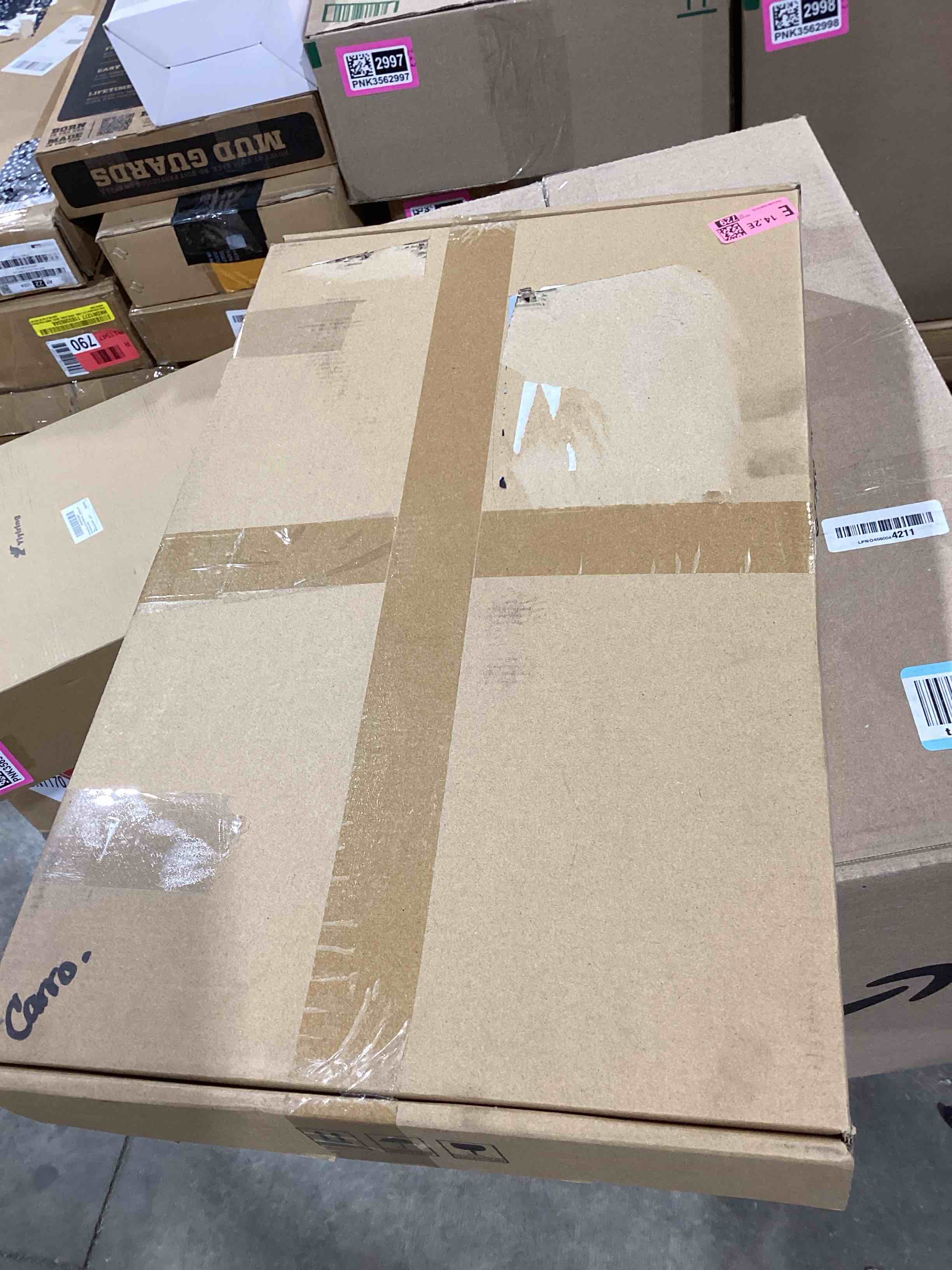 https://s3.amazonaws.com/lotting-images-prod/bidfta/PNK3563002_1776096026943.jpeg
