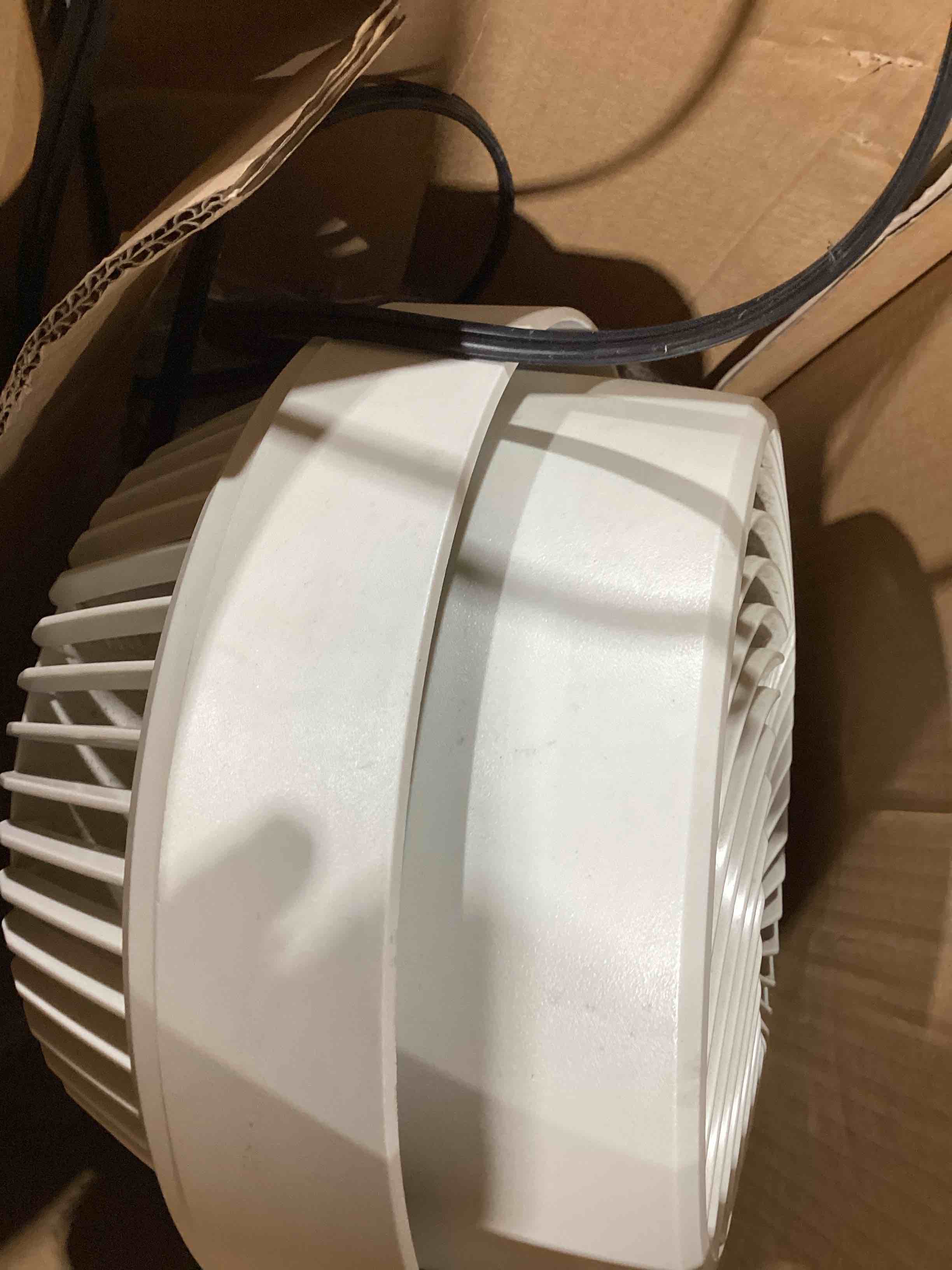 Condition photo showing Good Condition for vornado 630 mid-size whole room air circulator fan for home, 3 speed settings, adjustable tilt, removable grill, 9 inch, powerful airflow, manual control dial, quiet fan for bedroom, black