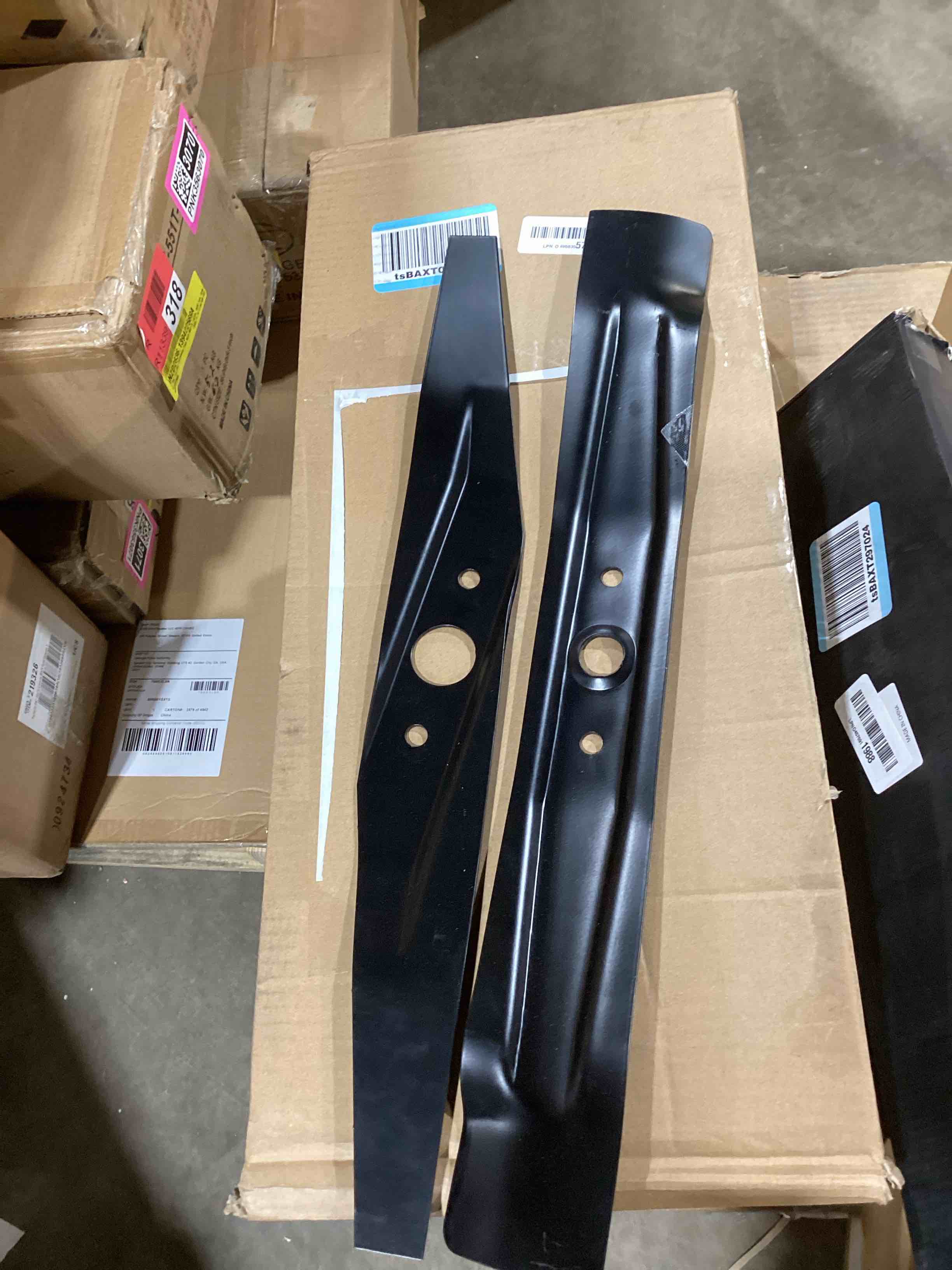 Condition photo showing New/Like New for 72511-vr8-m00 bottom blade and 72531-vr8-m00 upper blade set for compatible with hon da lawn mower blade hrn216, 2 pack