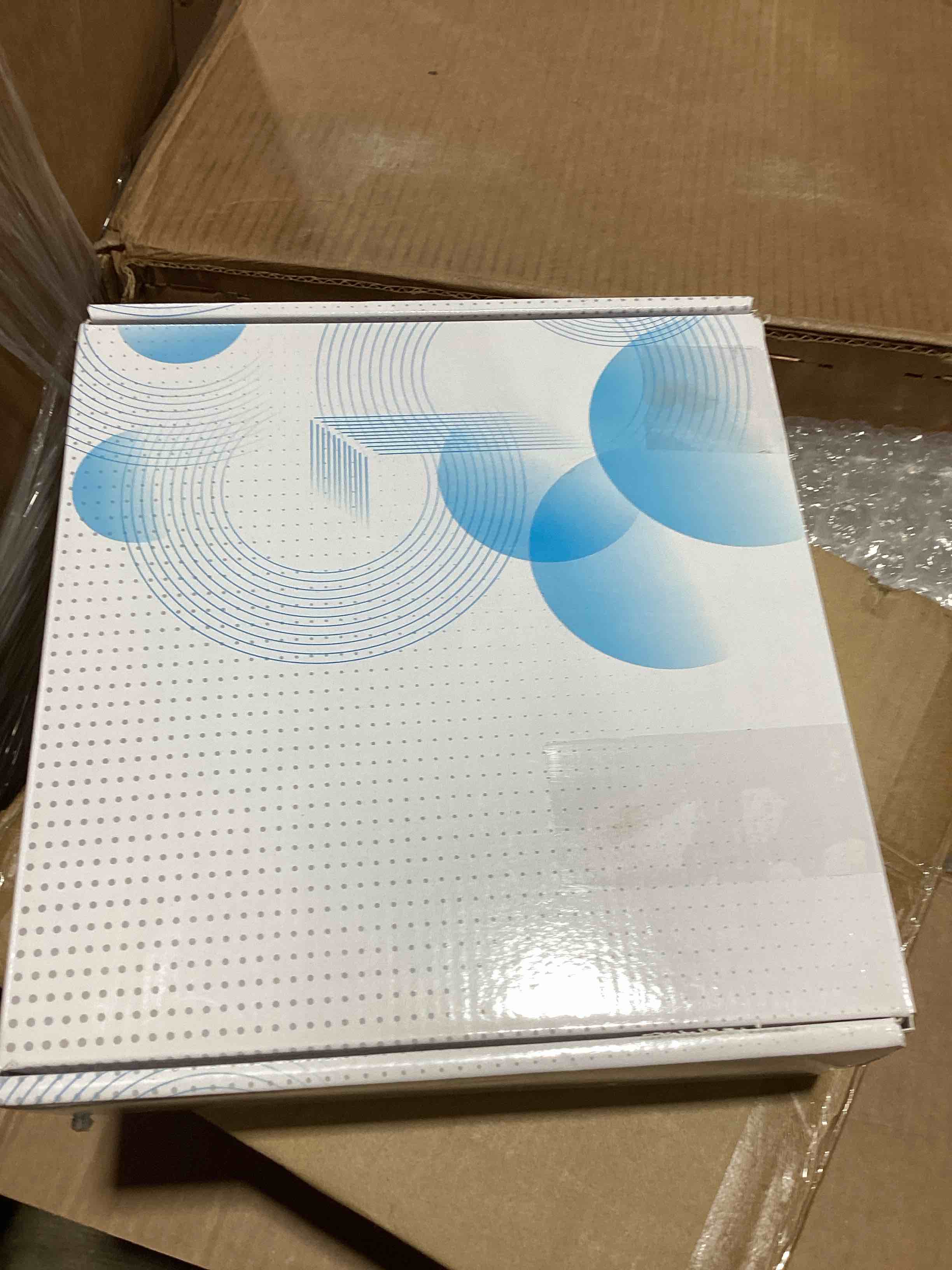 https://s3.amazonaws.com/lotting-images-prod/bidfta/PNK3563175_1776273618818.jpeg