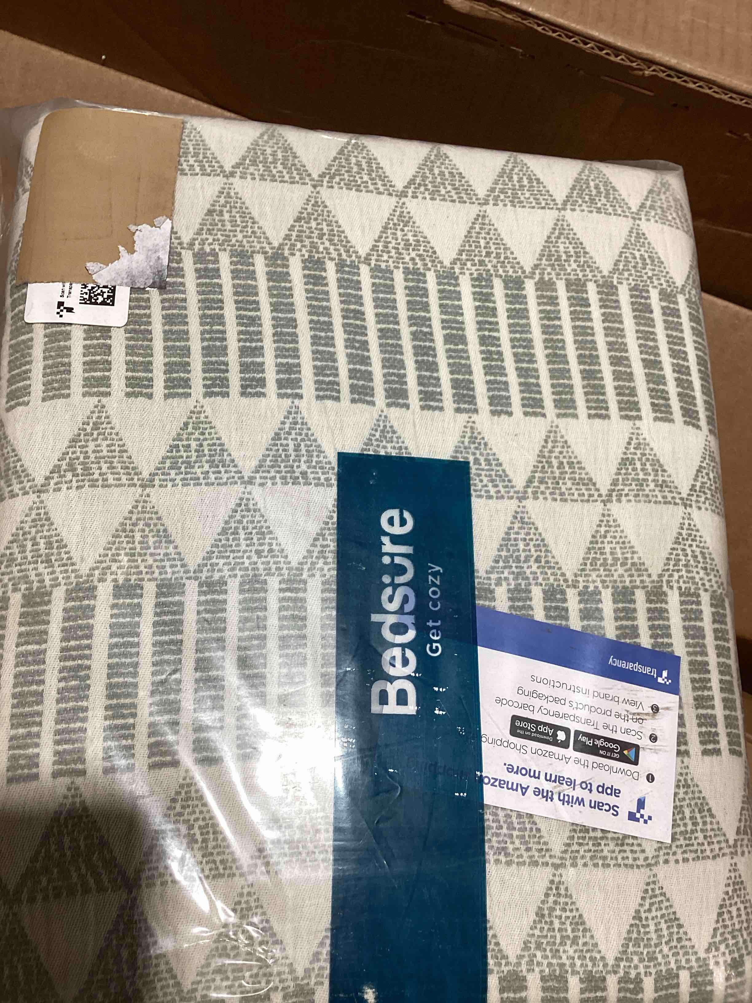 Condition photo showing New/Like New for queen comforter set, abstract printed polyester soft and breathable duvet cover set for all seasons, 1 quilt cover + 2 pillowcases,