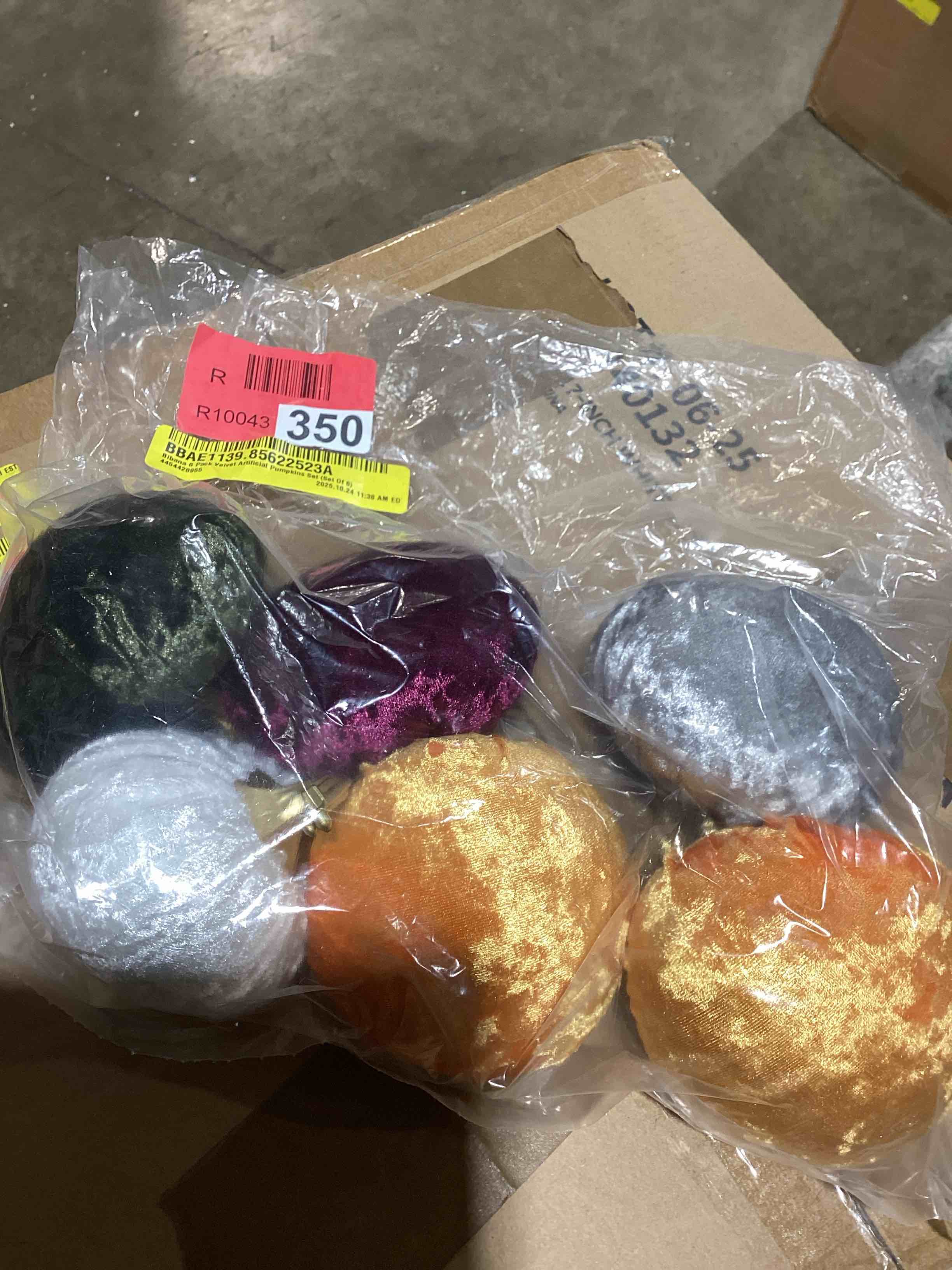Condition photo showing New/Like New for bibana 6 pack velvet artificial pumpkins set (set of 6)