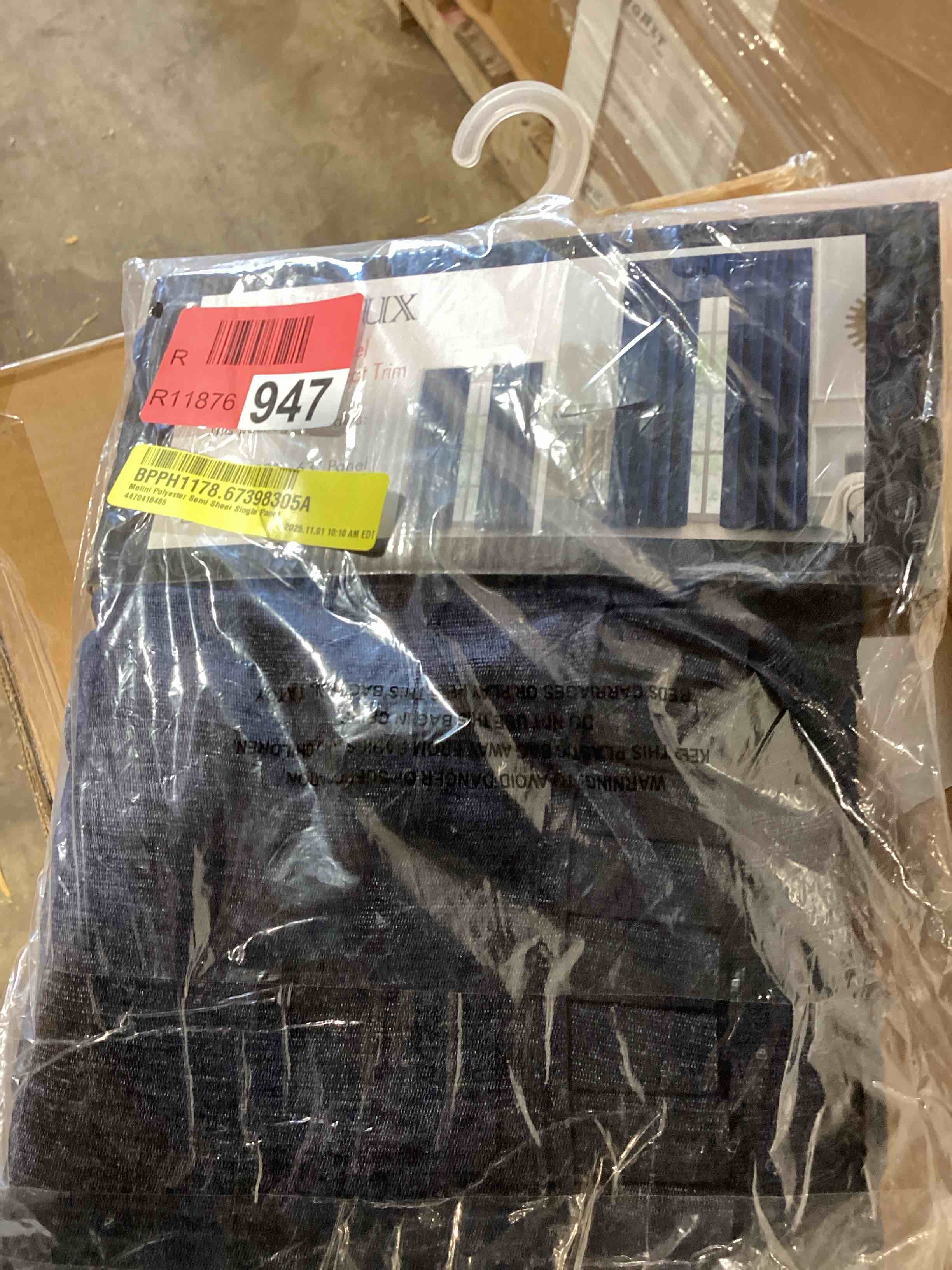Condition photo showing New/Like New for achim bordeaux indoor polyester light filtering solid curtain panel  navy  52-in w x 63-in l