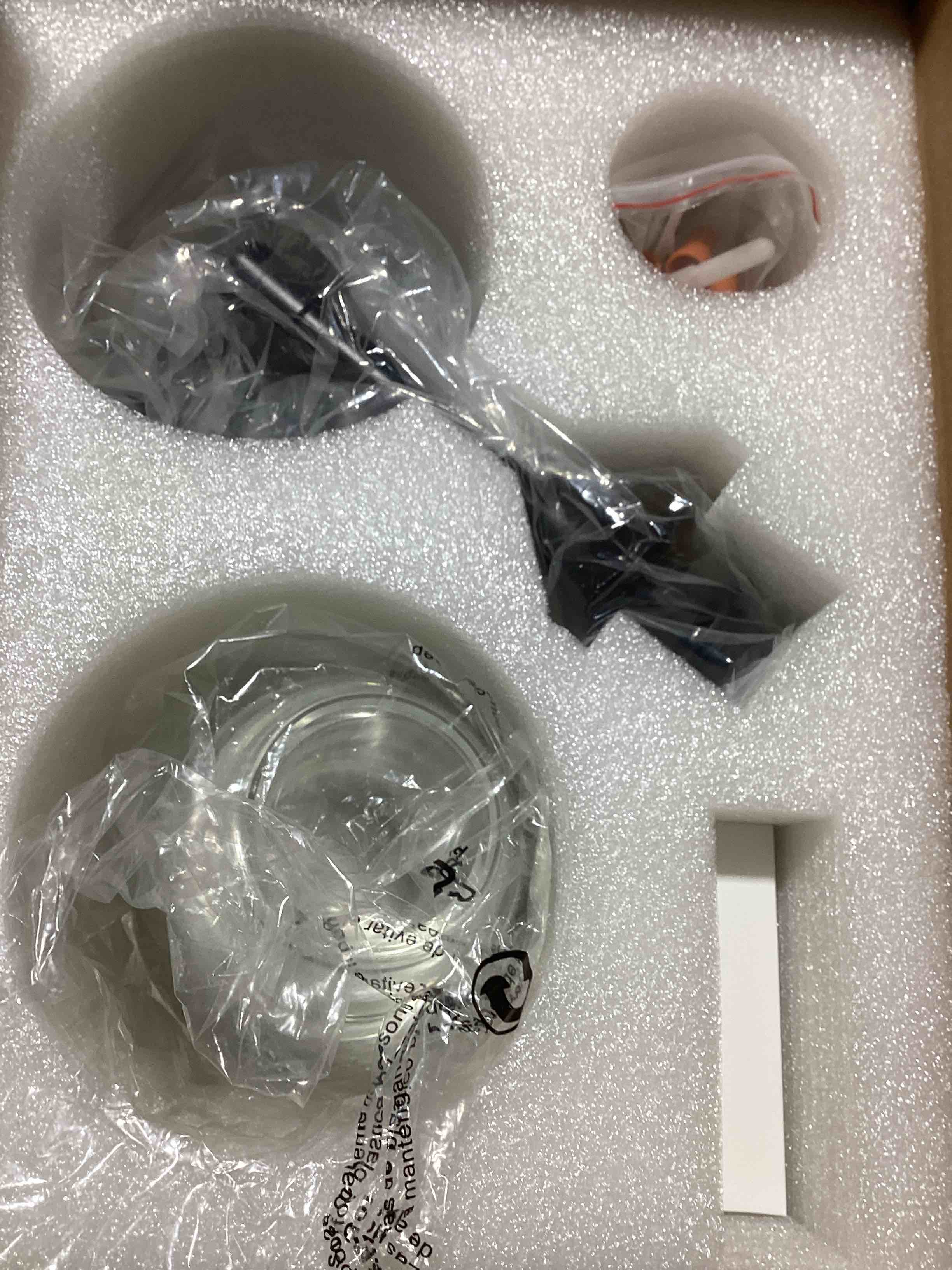 Condition photo showing New/Like New for 1 - light wall sconce(bulb included)
