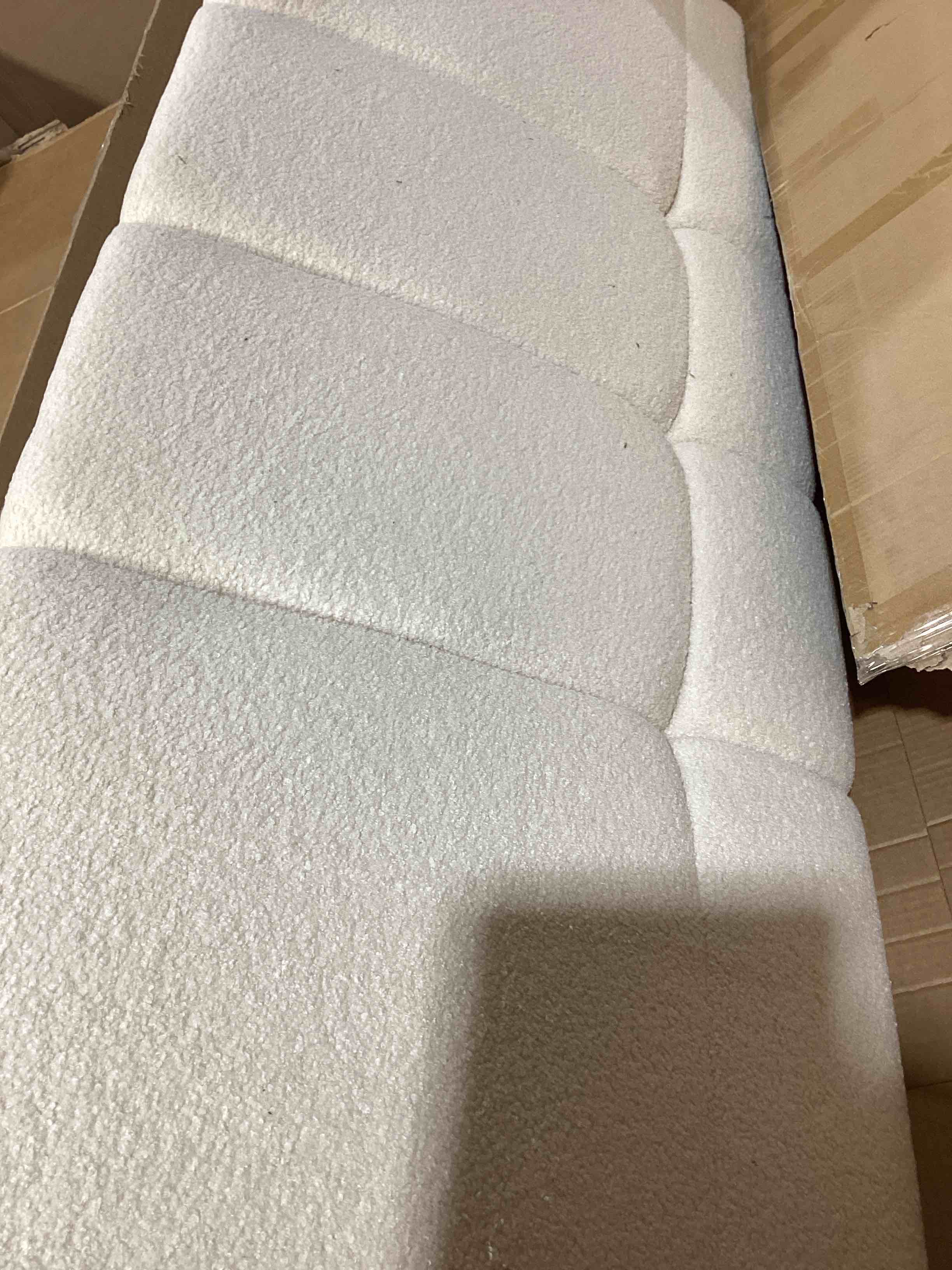 Condition photo showing Good Condition for  incomplete respawn do de sofá mónica color beige