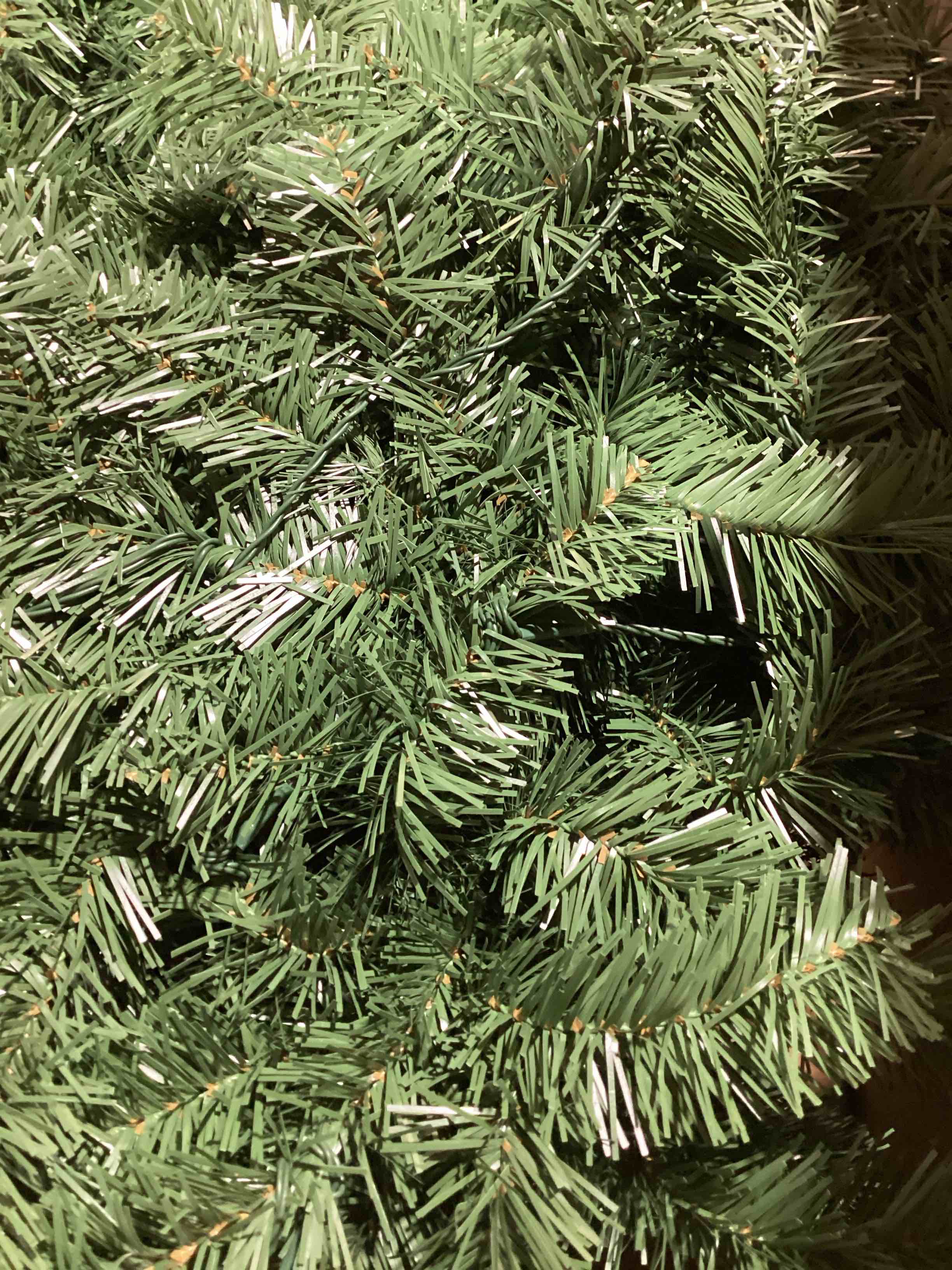 Condition photo showing New/Like New for 6/48/60in pre-lit xmas wreath with bo &led lights for indoor 