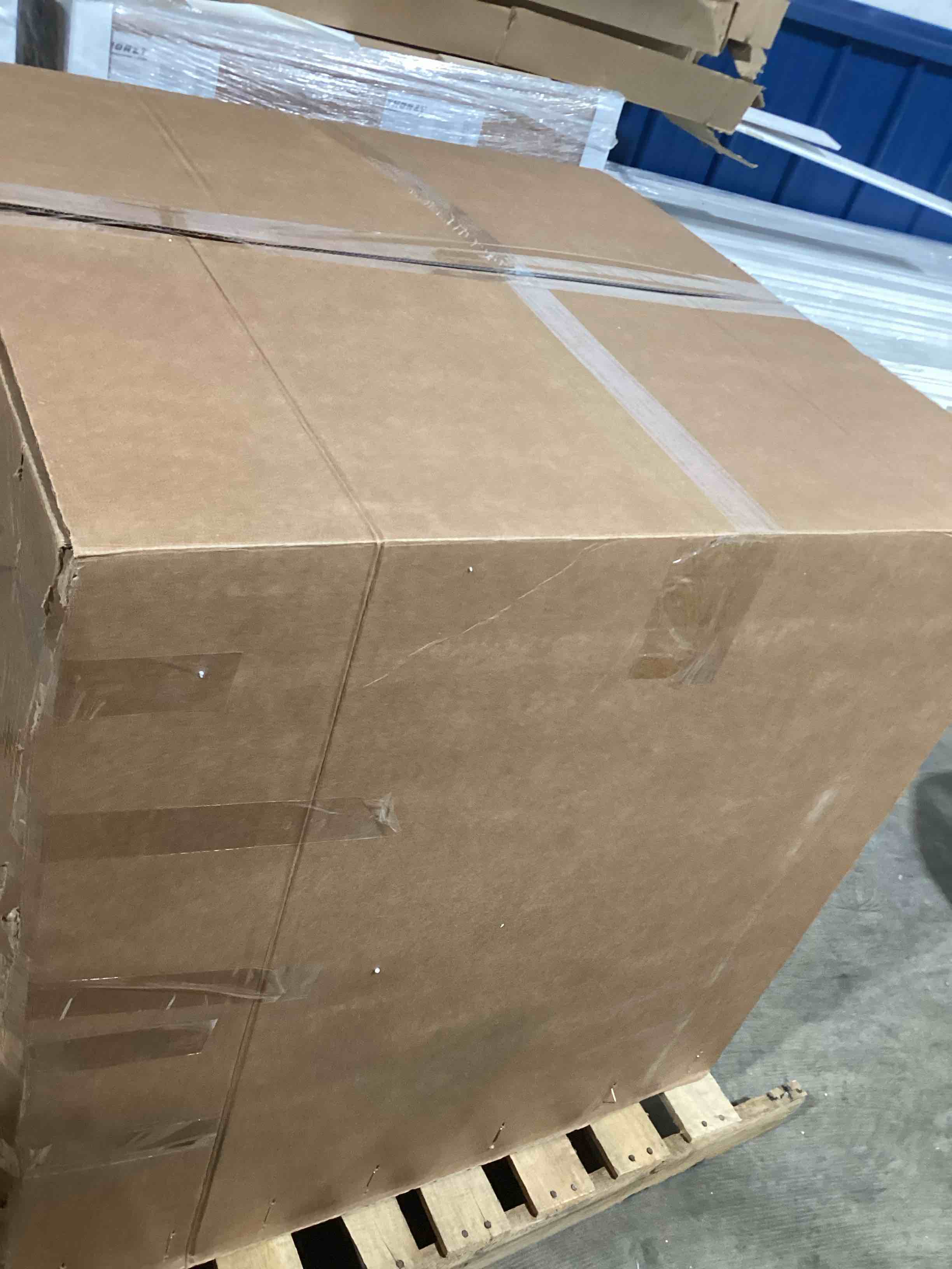 https://s3.amazonaws.com/lotting-images-prod/bidfta/PNK3563531_1777040516654.jpeg