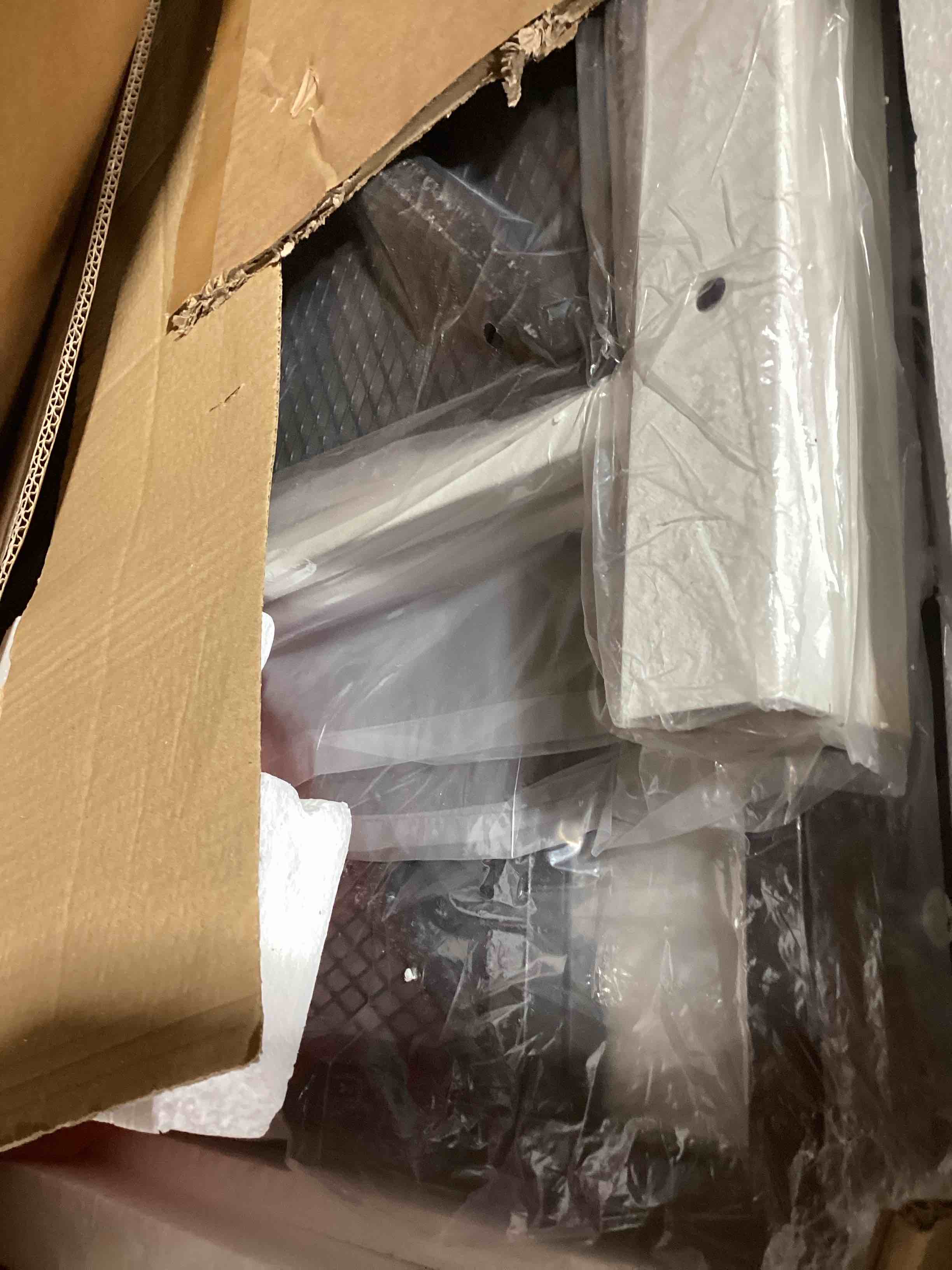 https://s3.amazonaws.com/lotting-images-prod/bidfta/PNK3563532_1777040926904.jpeg