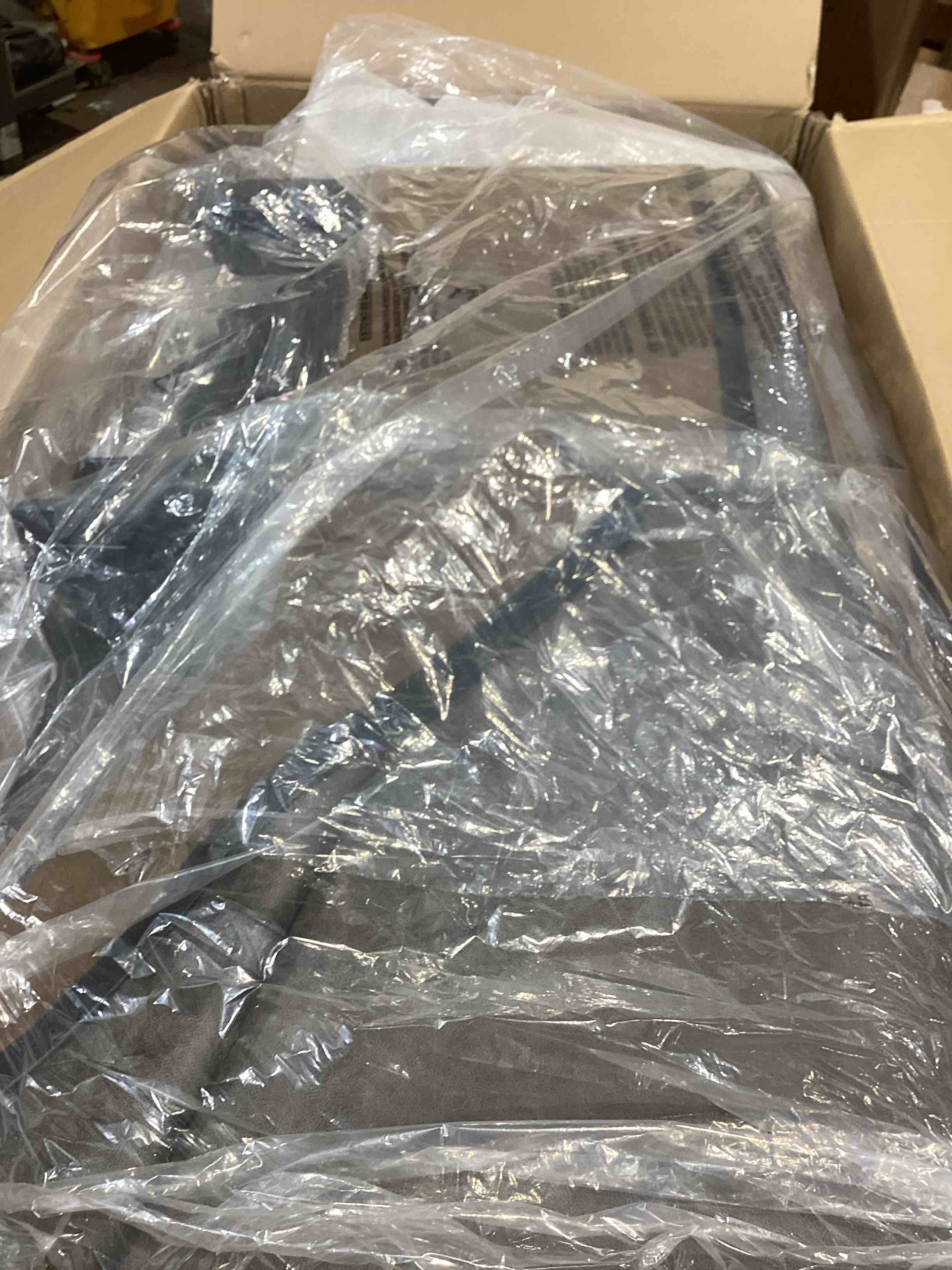 https://s3.amazonaws.com/lotting-images-prod/bidfta/PNK3563818_1778001652113.jpeg