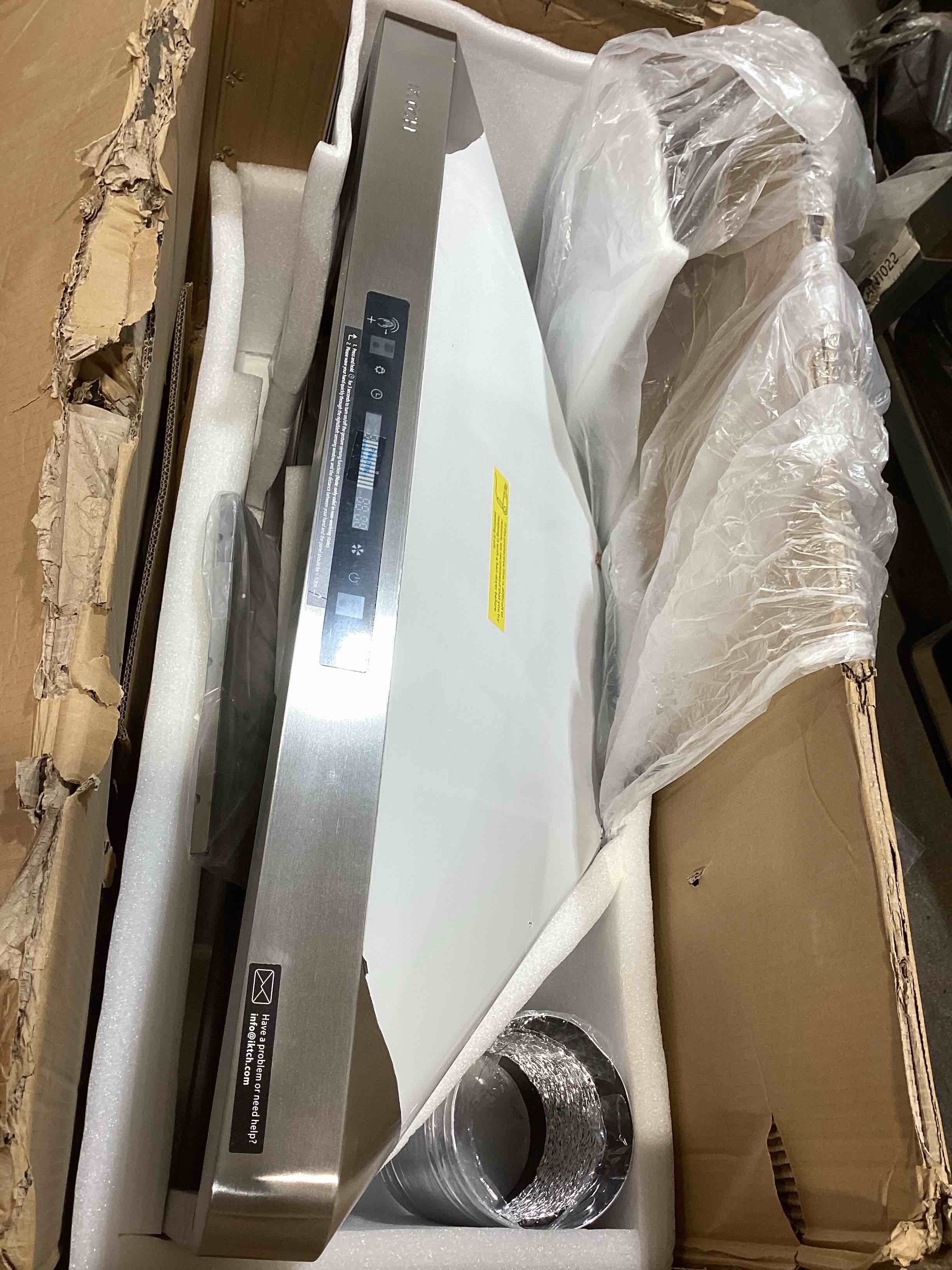 https://s3.amazonaws.com/lotting-images-prod/bidfta/PNK3563879_1778171857603.jpeg