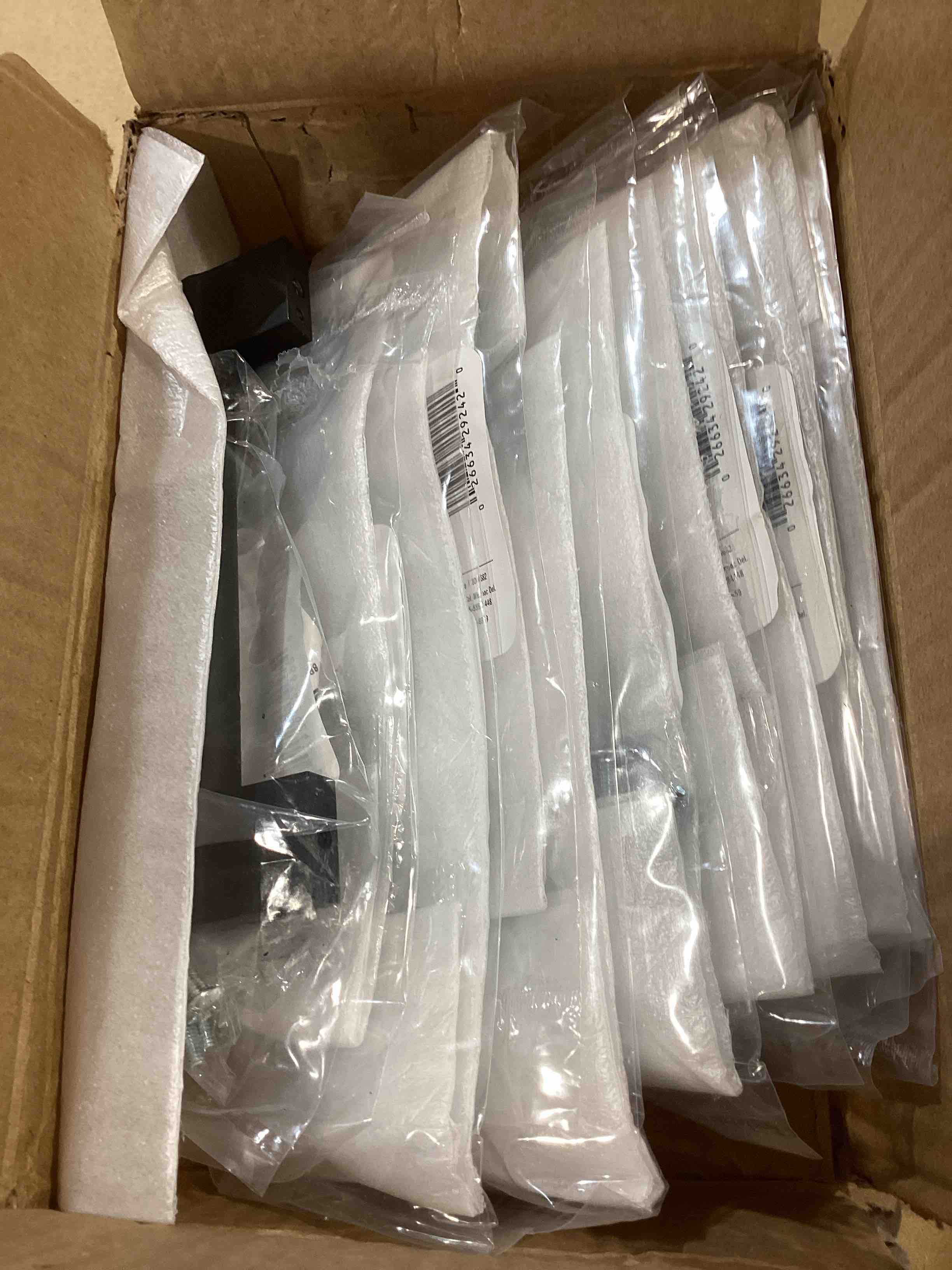 https://s3.amazonaws.com/lotting-images-prod/bidfta/PNK3563894_1778187325597.jpeg