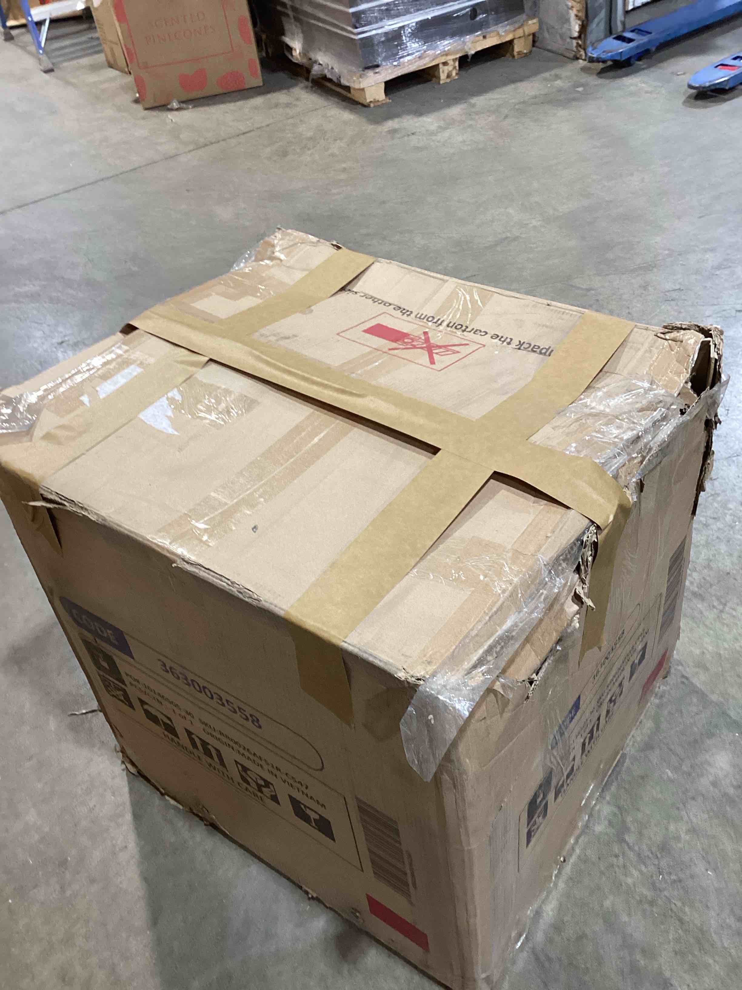 https://s3.amazonaws.com/lotting-images-prod/bidfta/PNK3563932_1778509144533.jpeg