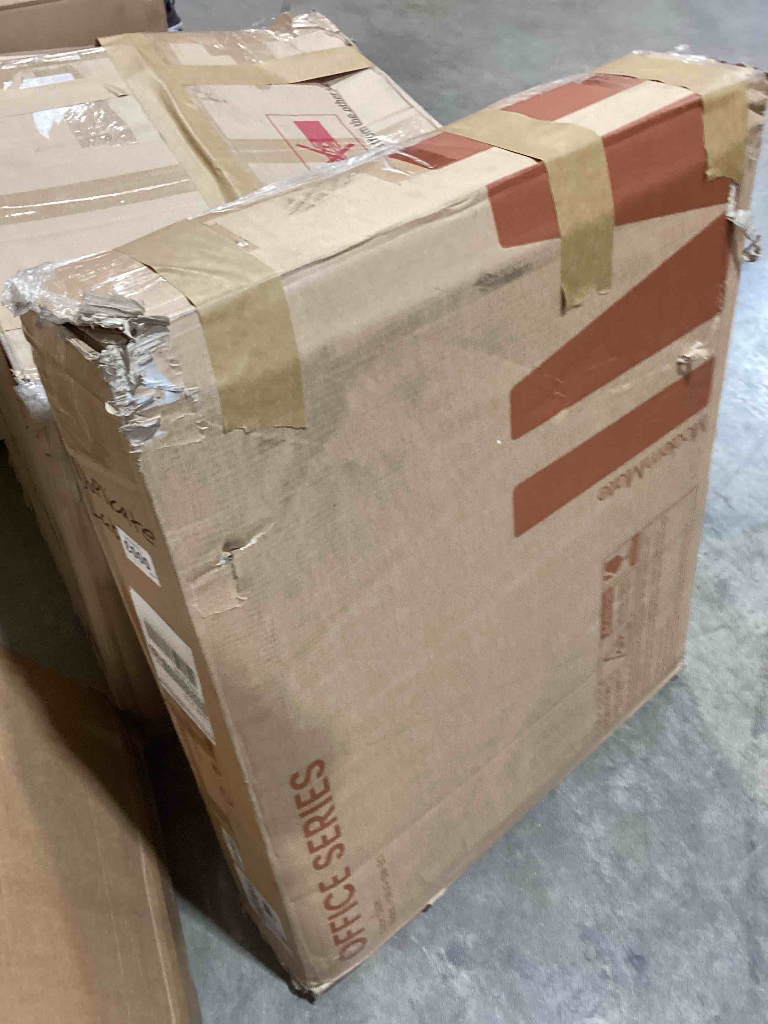 https://s3.amazonaws.com/lotting-images-prod/bidfta/PNK3563936_1778512976886.jpeg