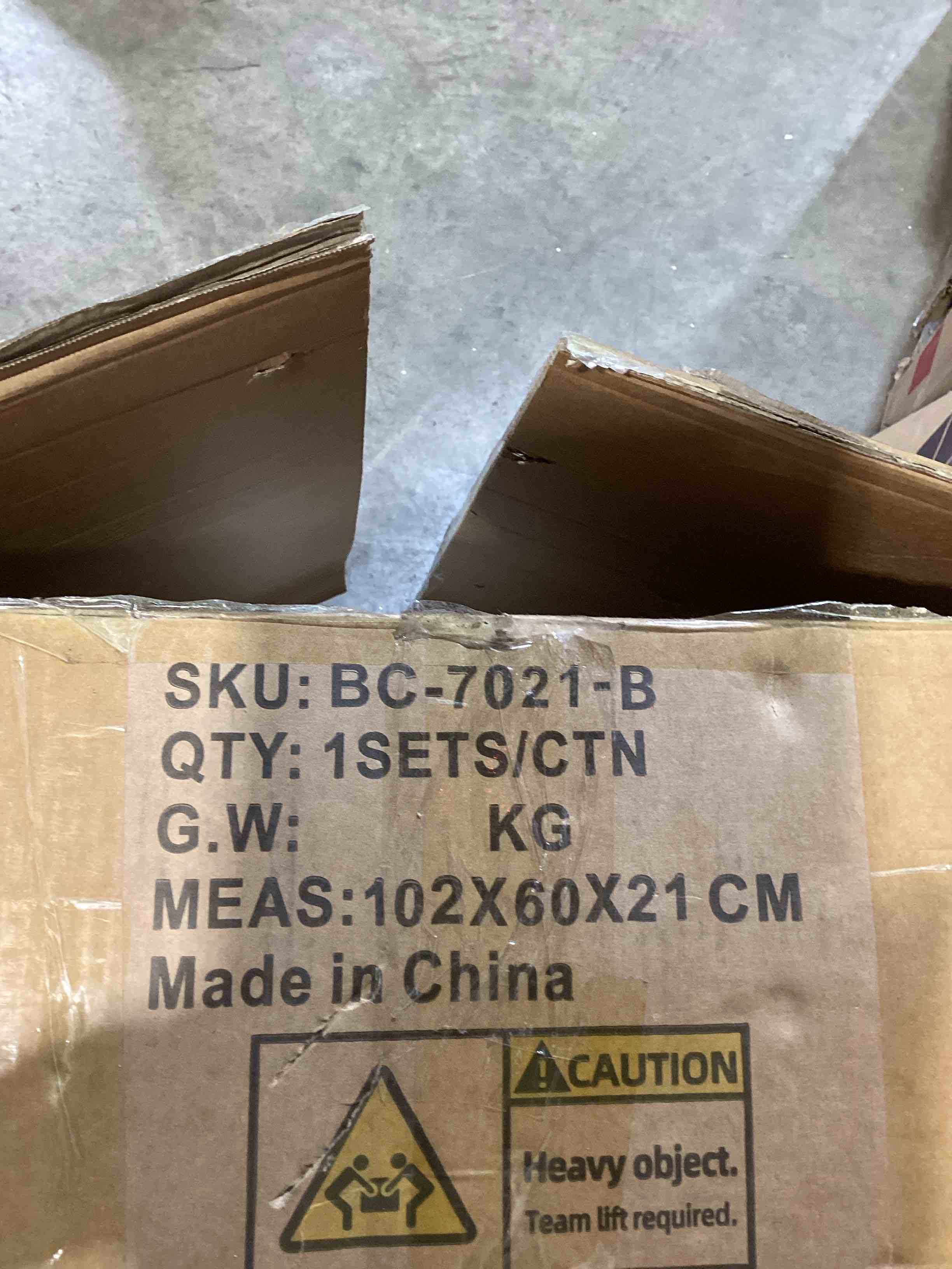 https://s3.amazonaws.com/lotting-images-prod/bidfta/PNK3563950_1778522812773.jpeg