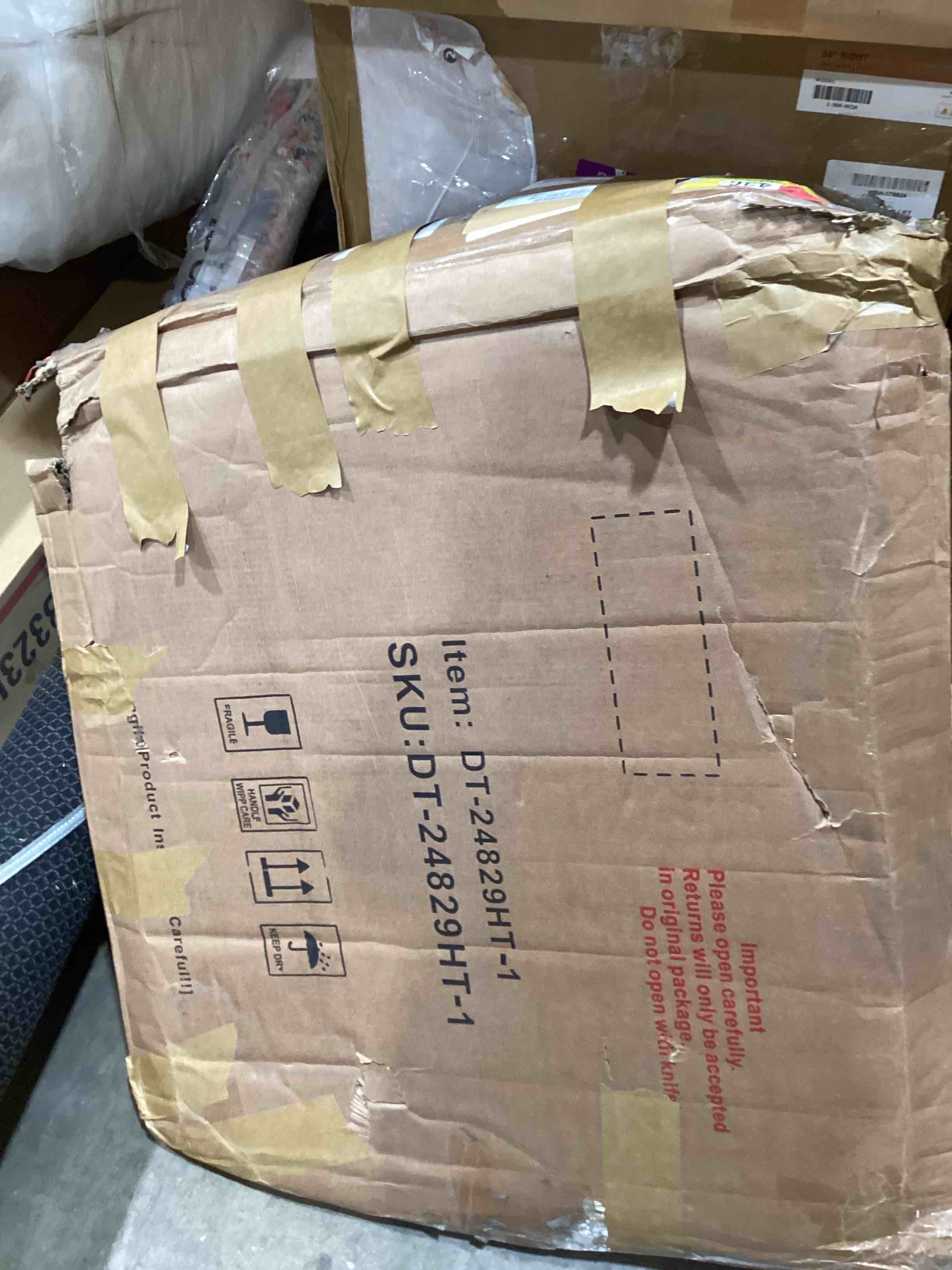 https://s3.amazonaws.com/lotting-images-prod/bidfta/PNK3564015_1778681582223.jpeg