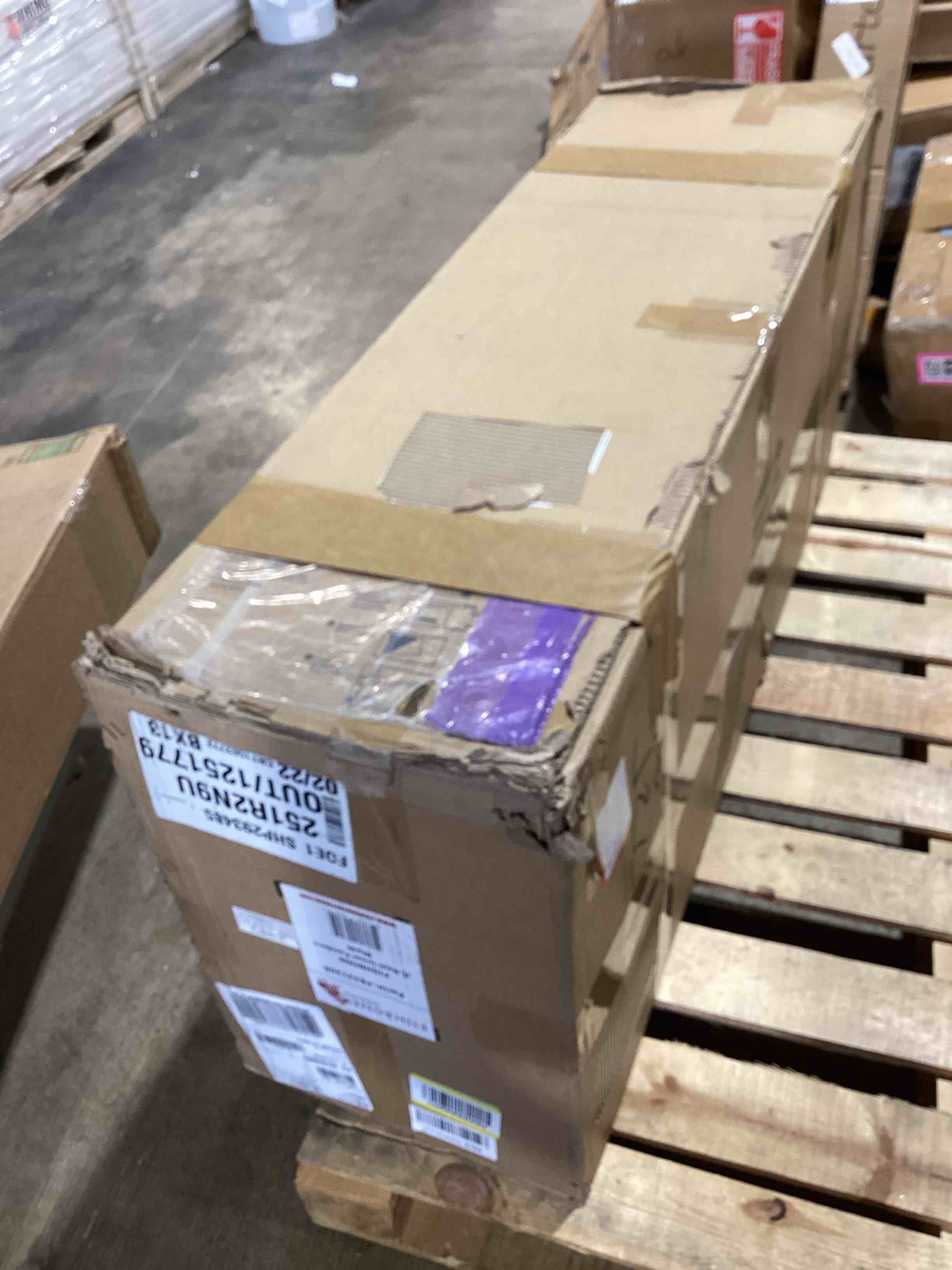 https://s3.amazonaws.com/lotting-images-prod/bidfta/PNK3564428_1781363255355.jpeg