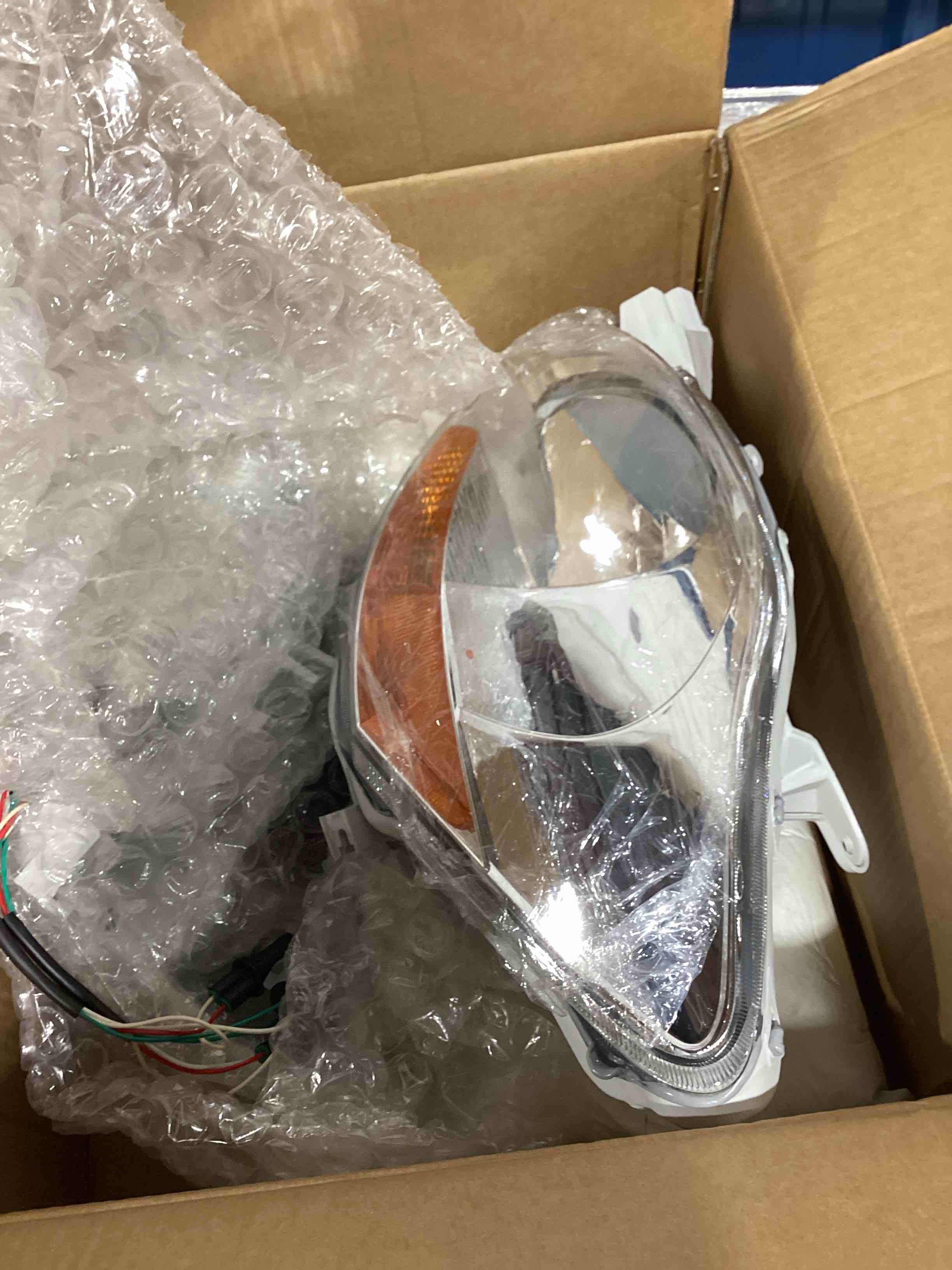 Condition photo showing Good Condition for headlights driver and passenger side assembly replacement for yaris 2007 2008 2009 2010 2011 replacement for 8117052740 8113052750