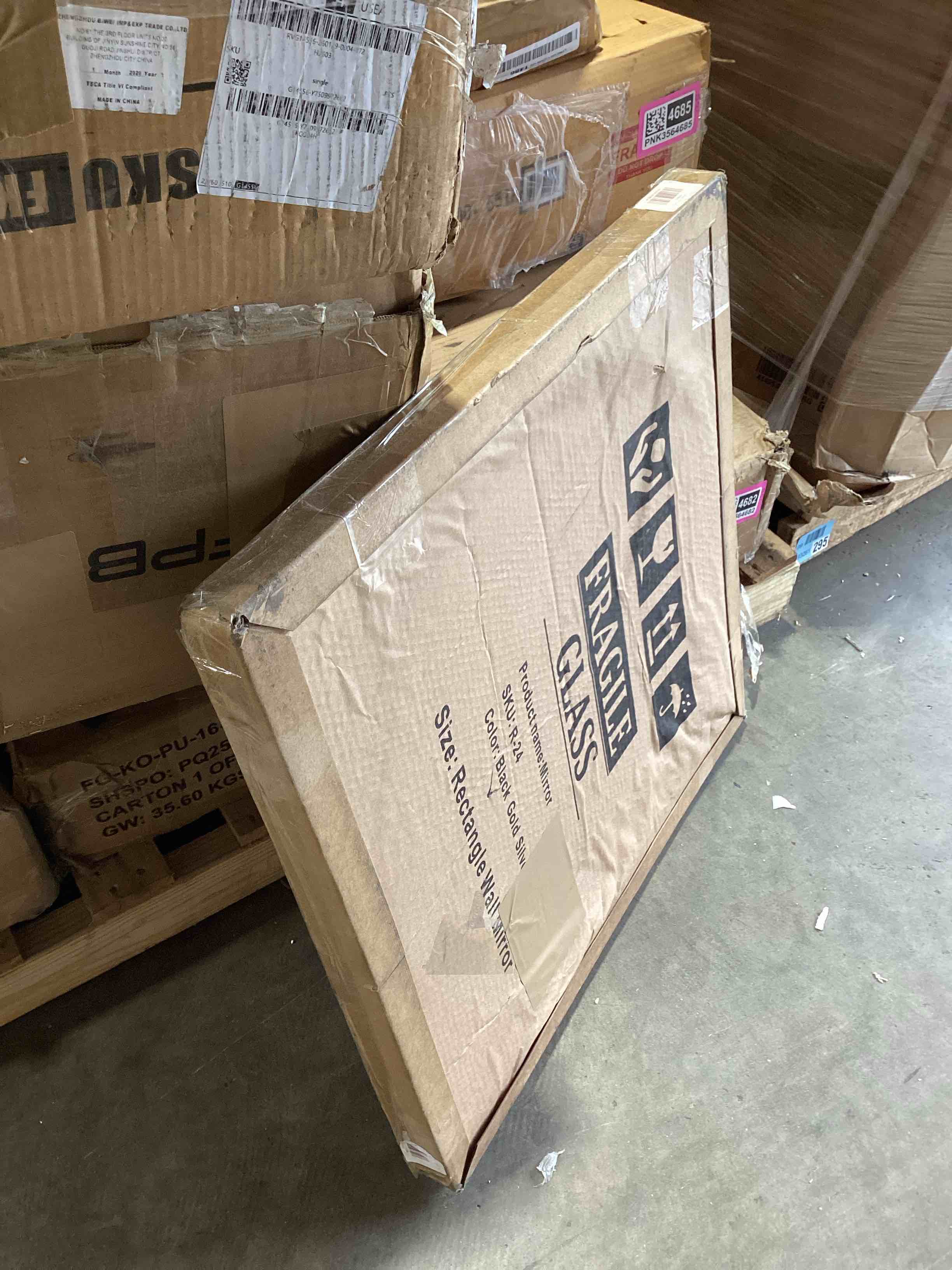 Condition photo showing Good Condition for 24-inch black modern aluminum alloy framed round wall mirror (w2203p303040)