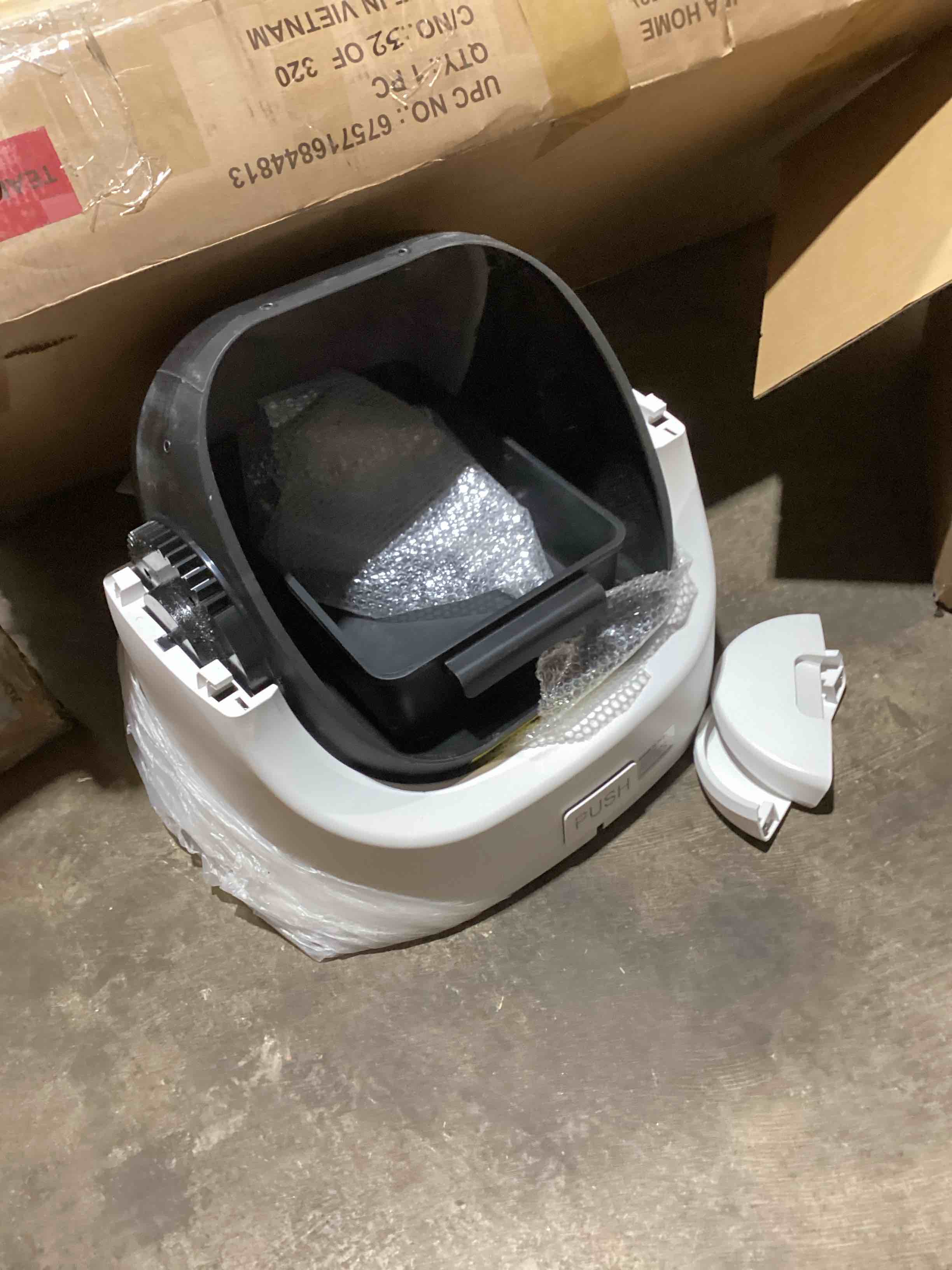 Condition photo showing Good Condition for open-top automatic litter box, odor control, ready to use, self cleaning litter box, large capacity with app control and safety sensor, ellenpent, with trash bags/waterproof mat/litter mat