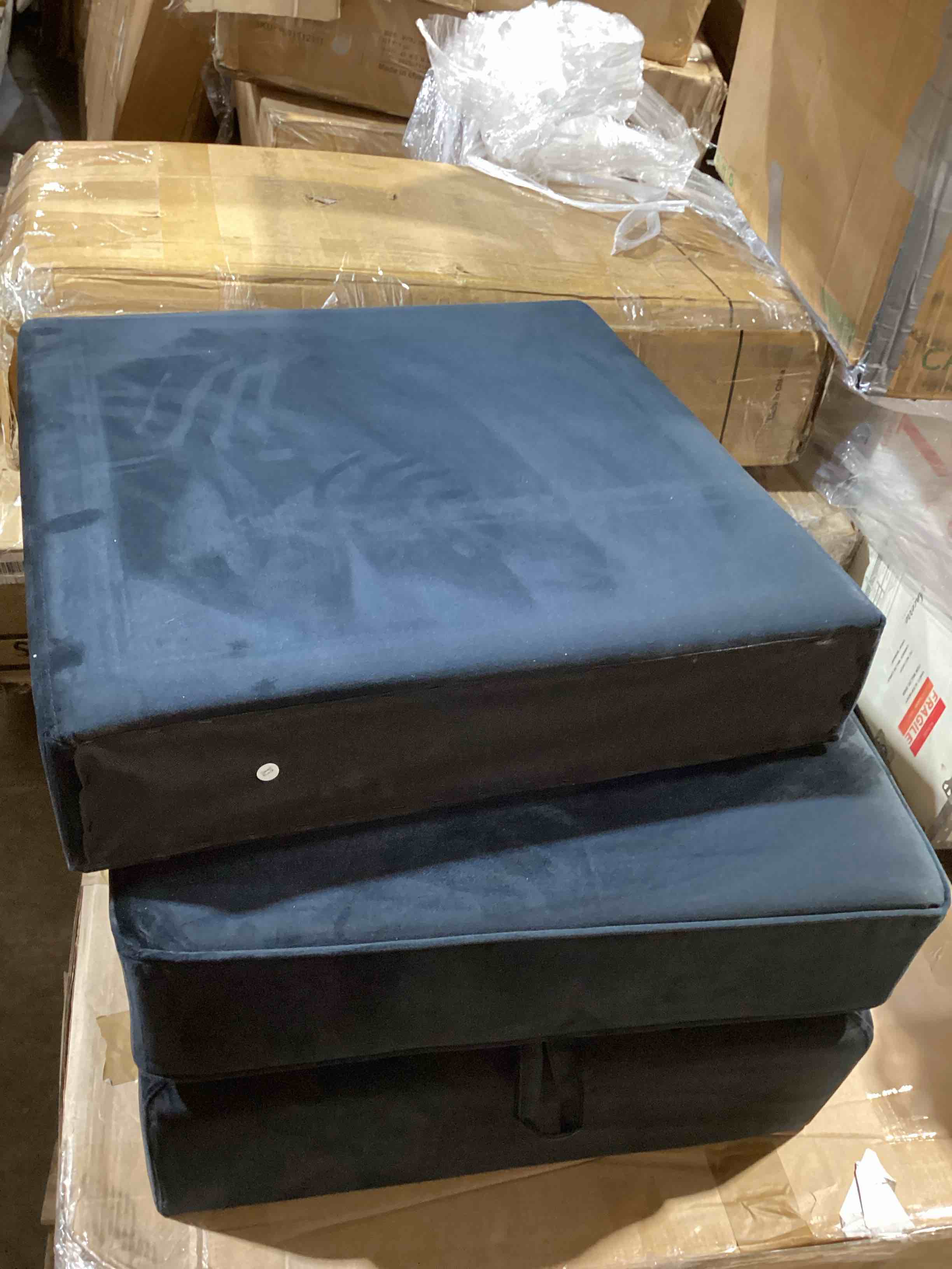 Condition photo showing Good Condition for incomplete: ottoman & hidden arm 