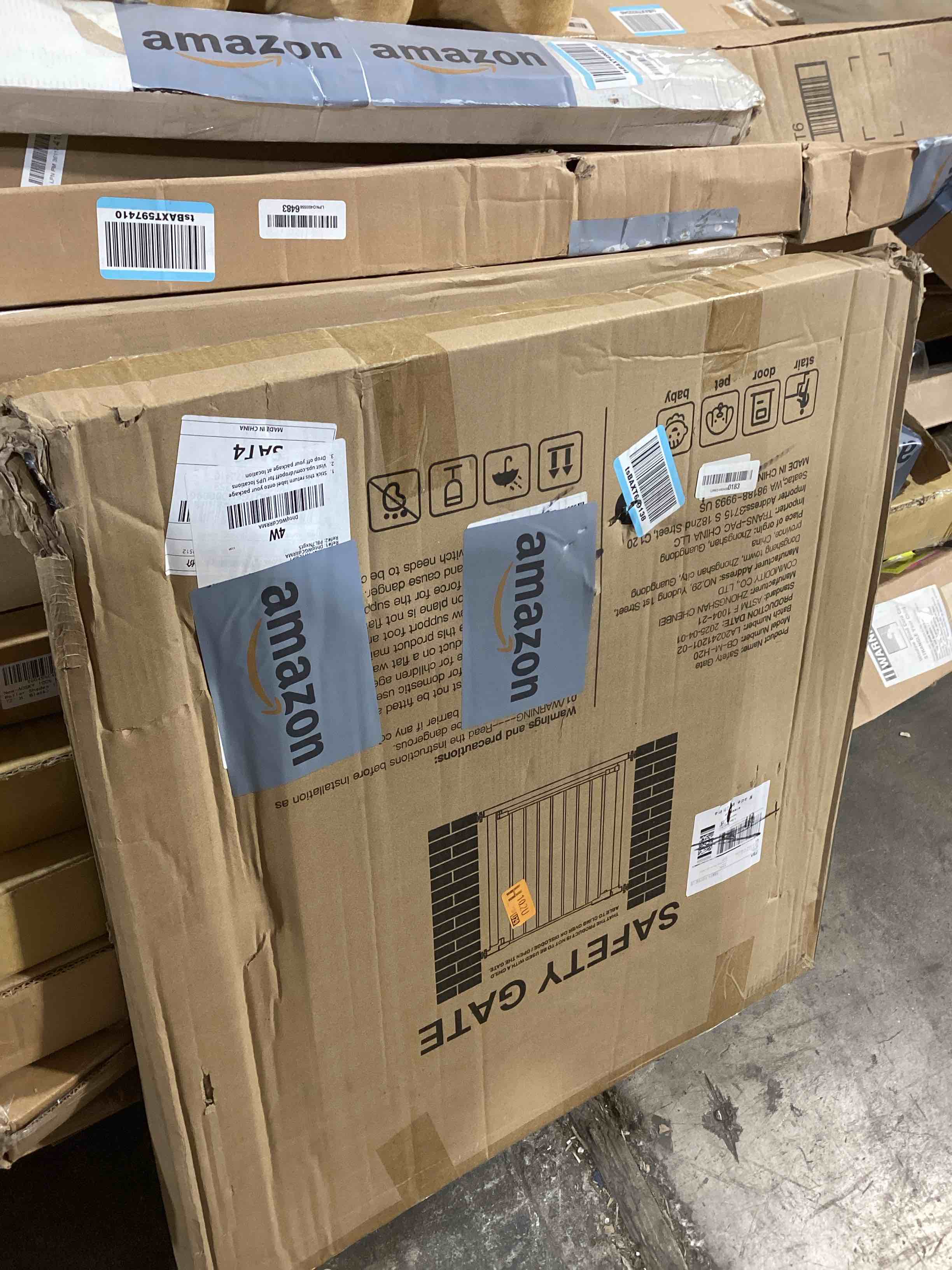 Condition photo showing Good Condition for cumbor 29.7–51.5" extra wide baby gate for stairs, pressure-mounted dog gates for doorways & hallways, auto-close walk-through, no-trip design, child proof safety, dog/pet gate for indoor use, black black 29.7-51.5"w x 30.5"h