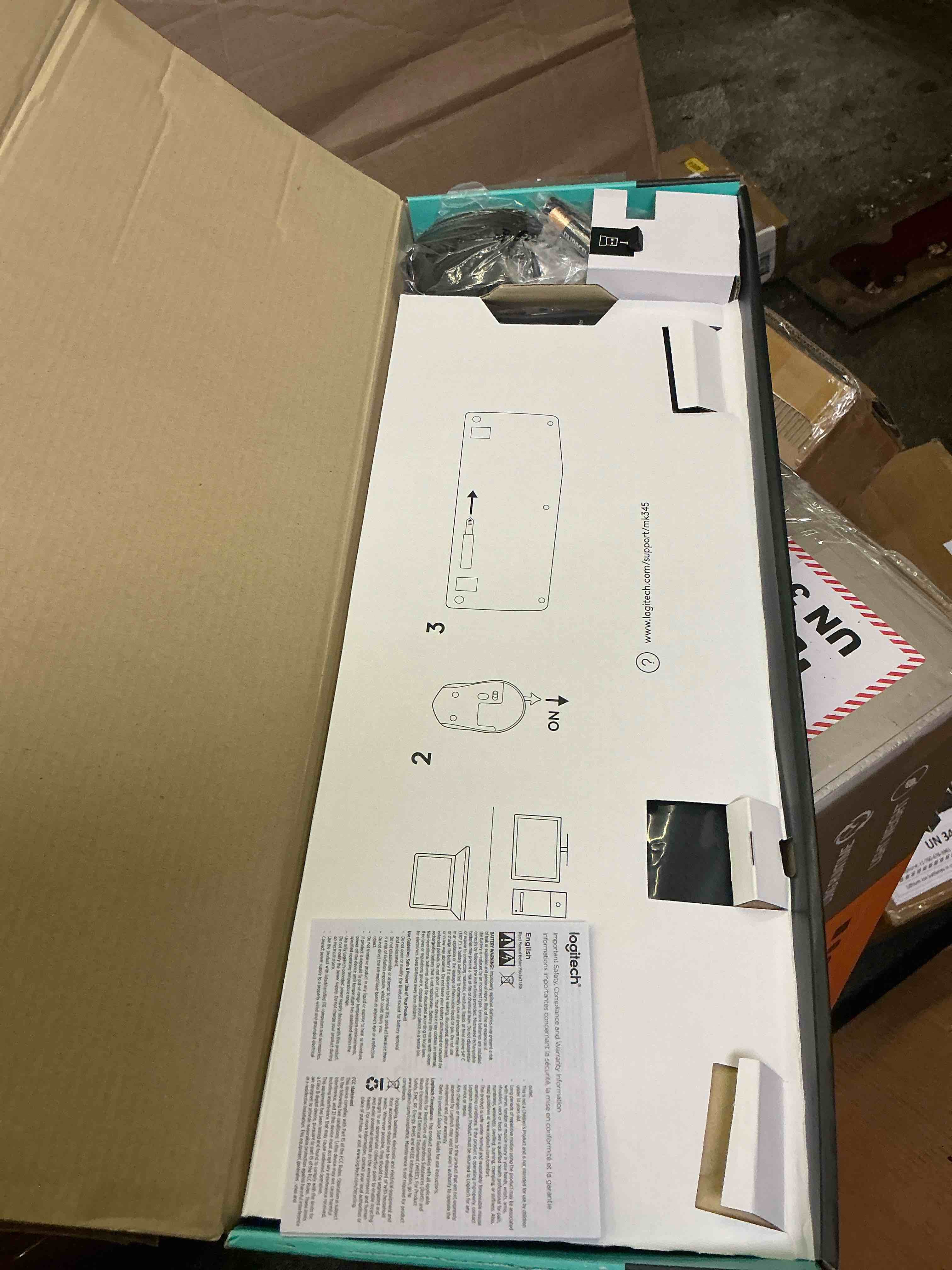 https://s3.amazonaws.com/lotting-images-prod/bidfta/PNK3565058_1753834138053.jpeg