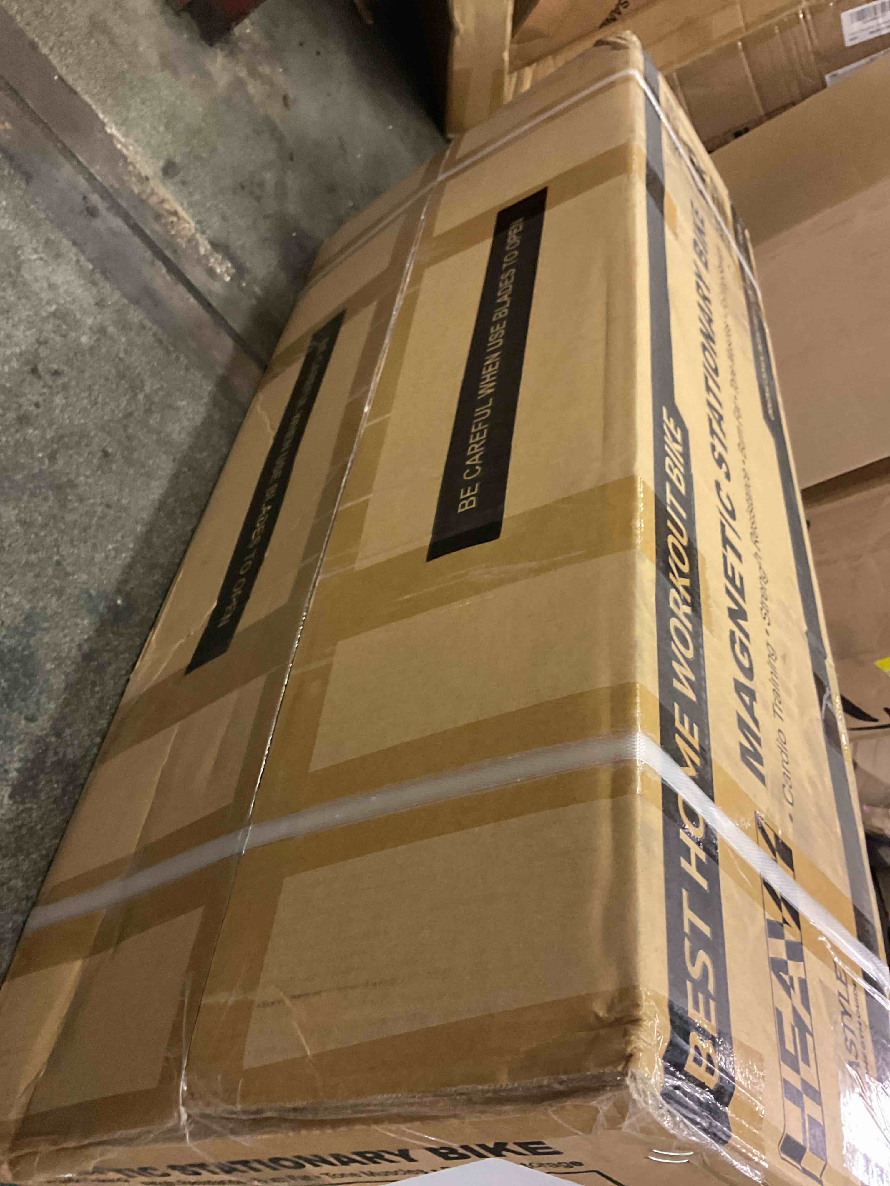 https://s3.amazonaws.com/lotting-images-prod/bidfta/PNK3565249_1754068377272.jpeg