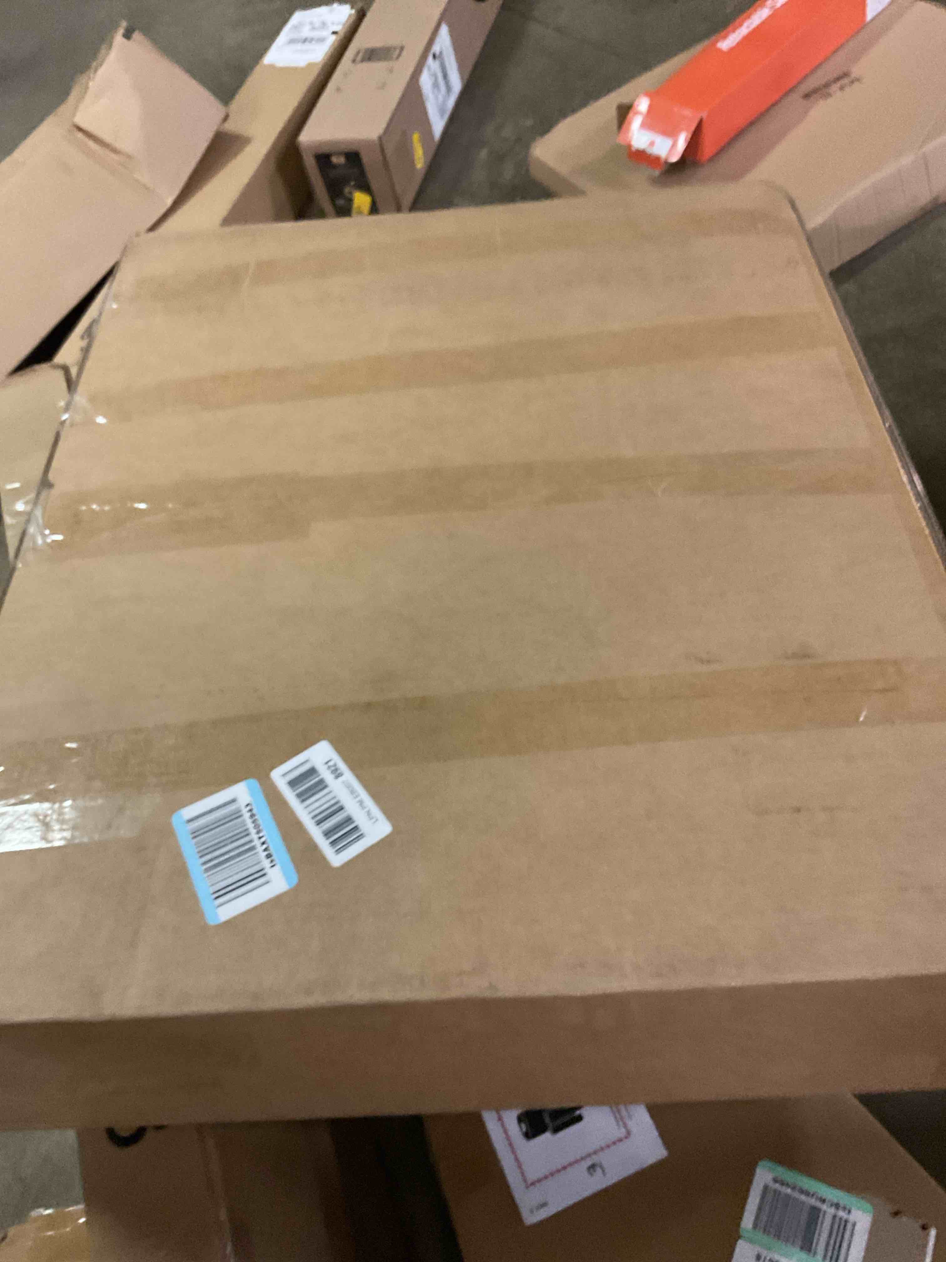 https://s3.amazonaws.com/lotting-images-prod/bidfta/PNK3565276_1754445175388.jpeg