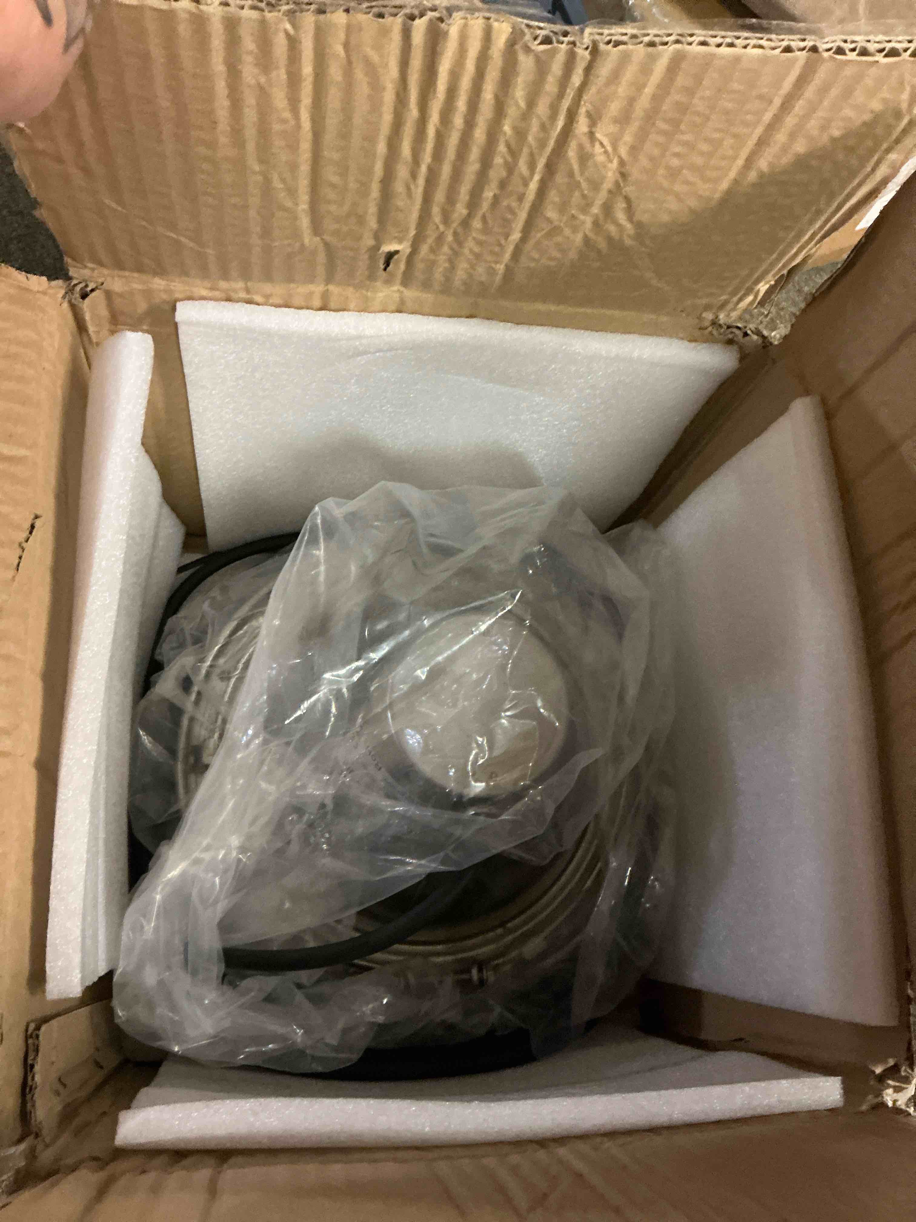 https://s3.amazonaws.com/lotting-images-prod/bidfta/PNK3565357_1754774499683.jpeg