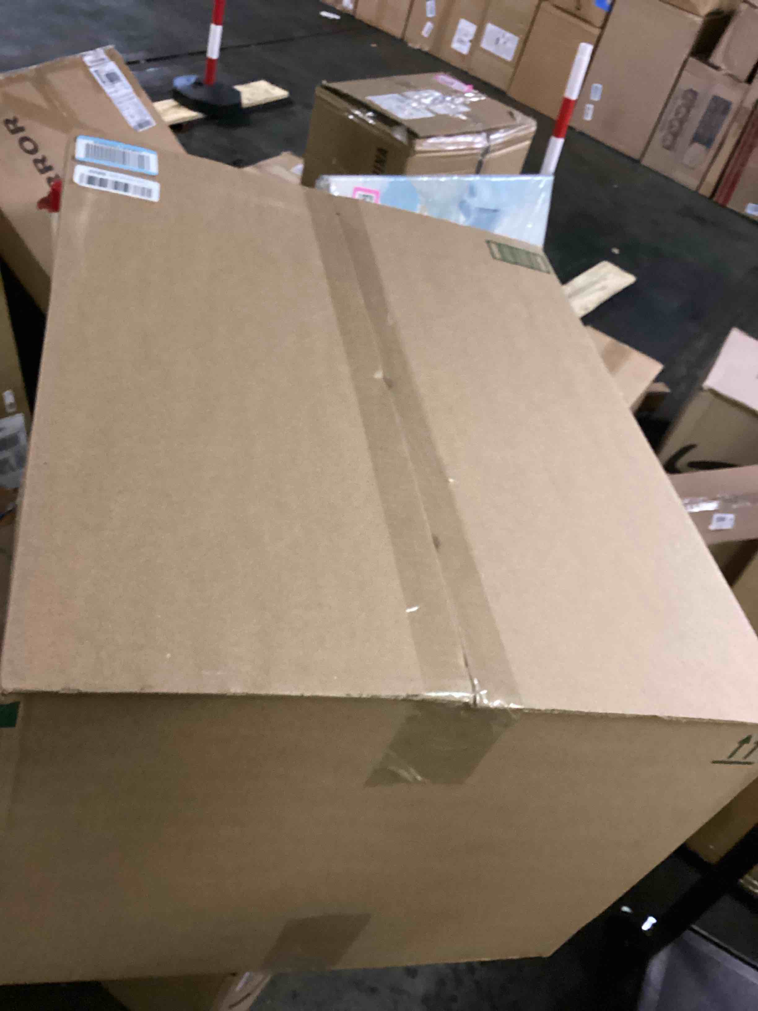 https://s3.amazonaws.com/lotting-images-prod/bidfta/PNK3565473_1755465009263.jpeg