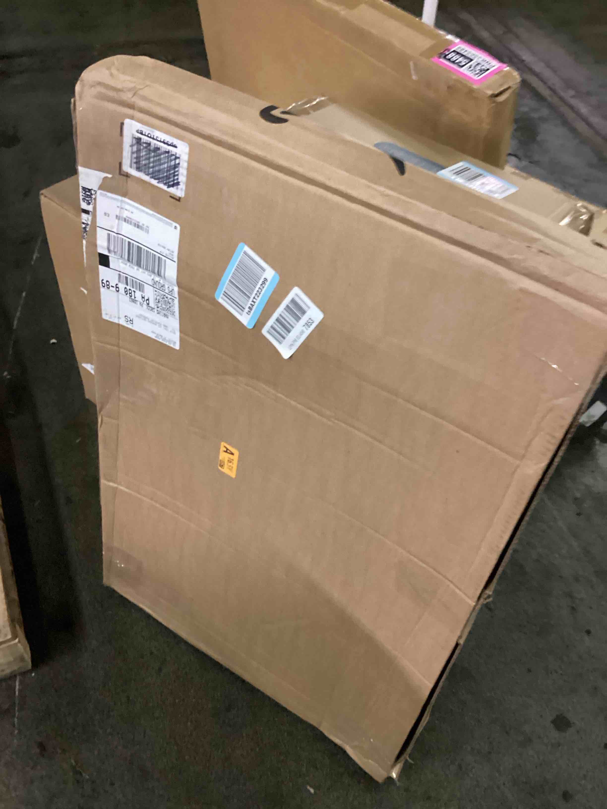 https://s3.amazonaws.com/lotting-images-prod/bidfta/PNK3565491_1755467102339.jpeg