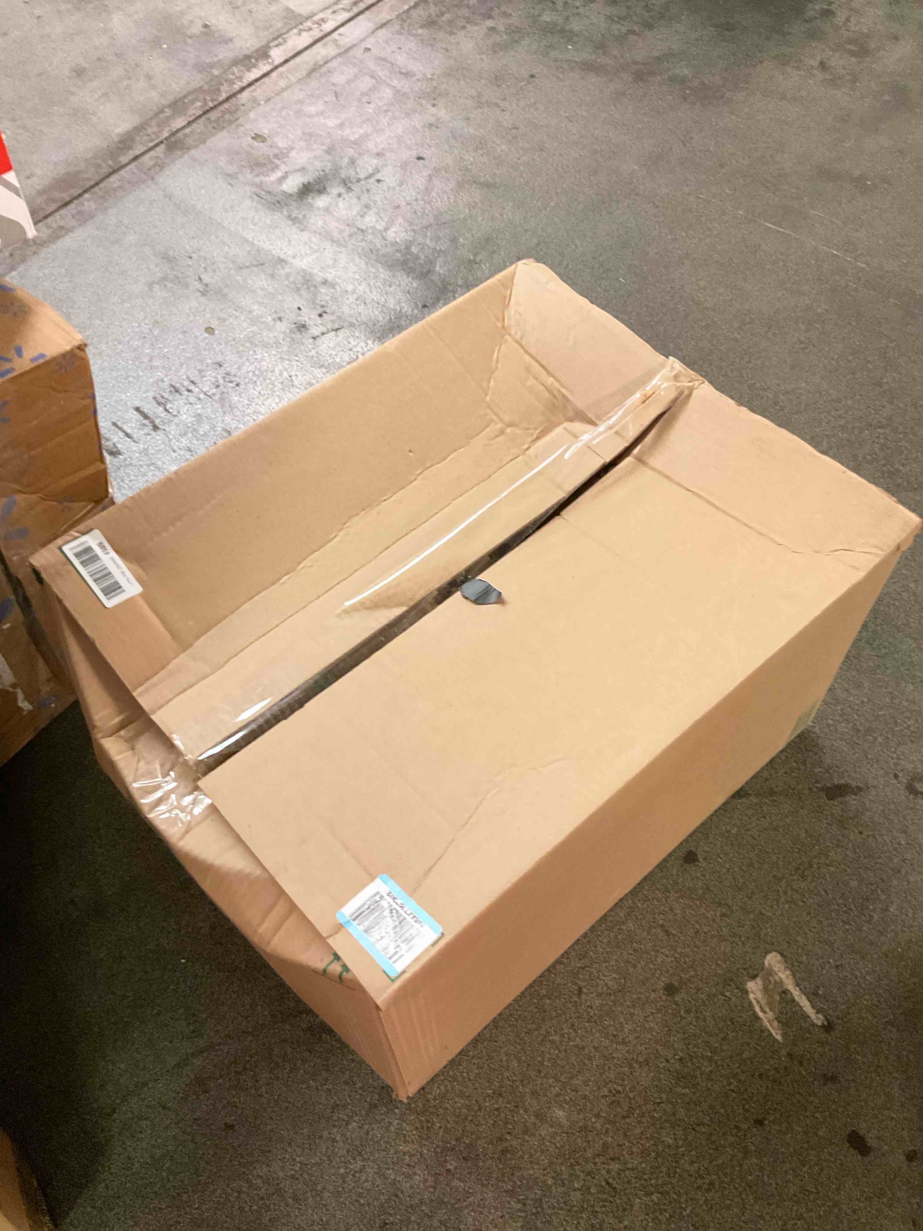 https://s3.amazonaws.com/lotting-images-prod/bidfta/PNK3565775_1757542782737.jpeg