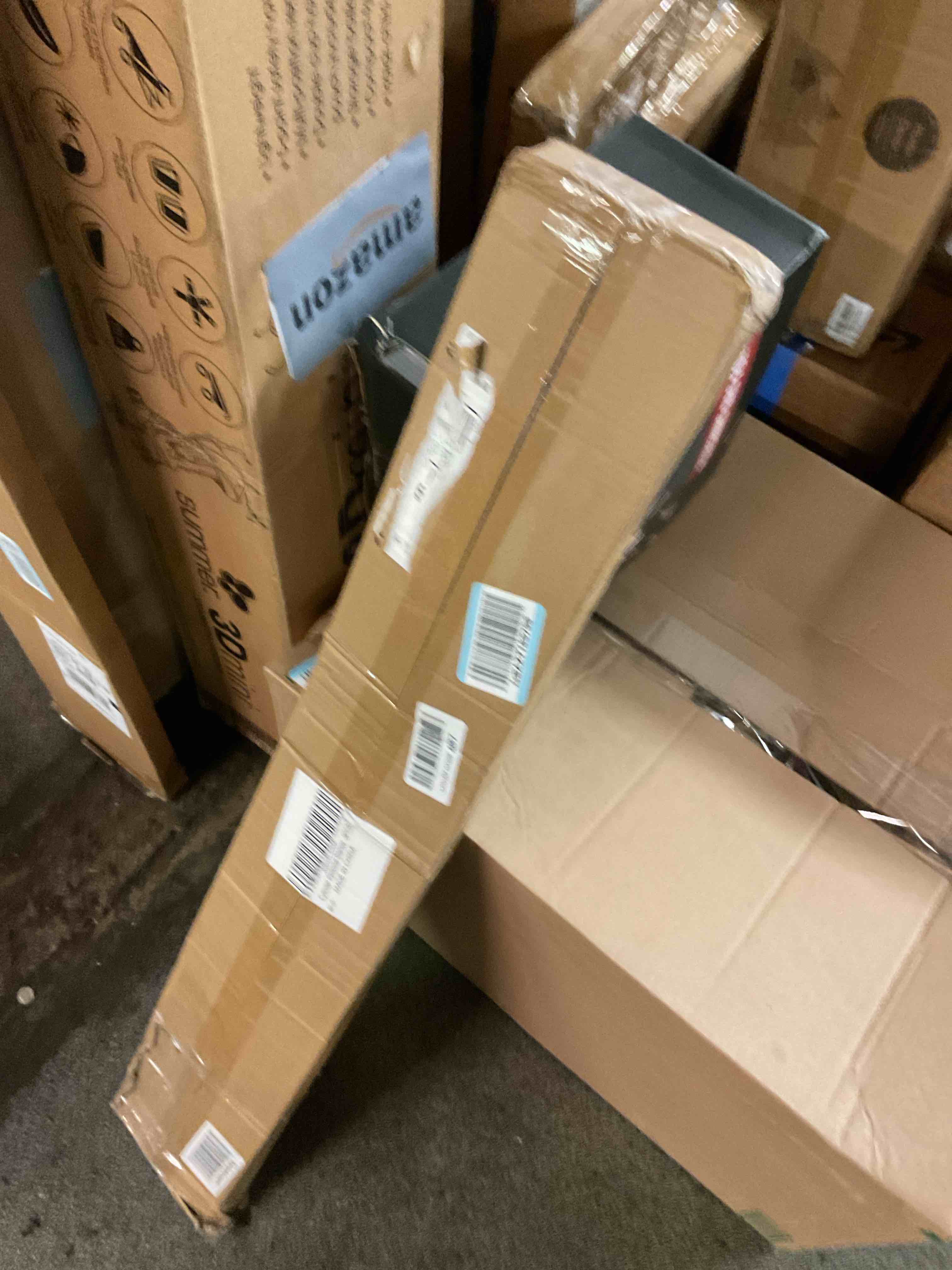 https://s3.amazonaws.com/lotting-images-prod/bidfta/PNK3565843_1757542518764.jpeg