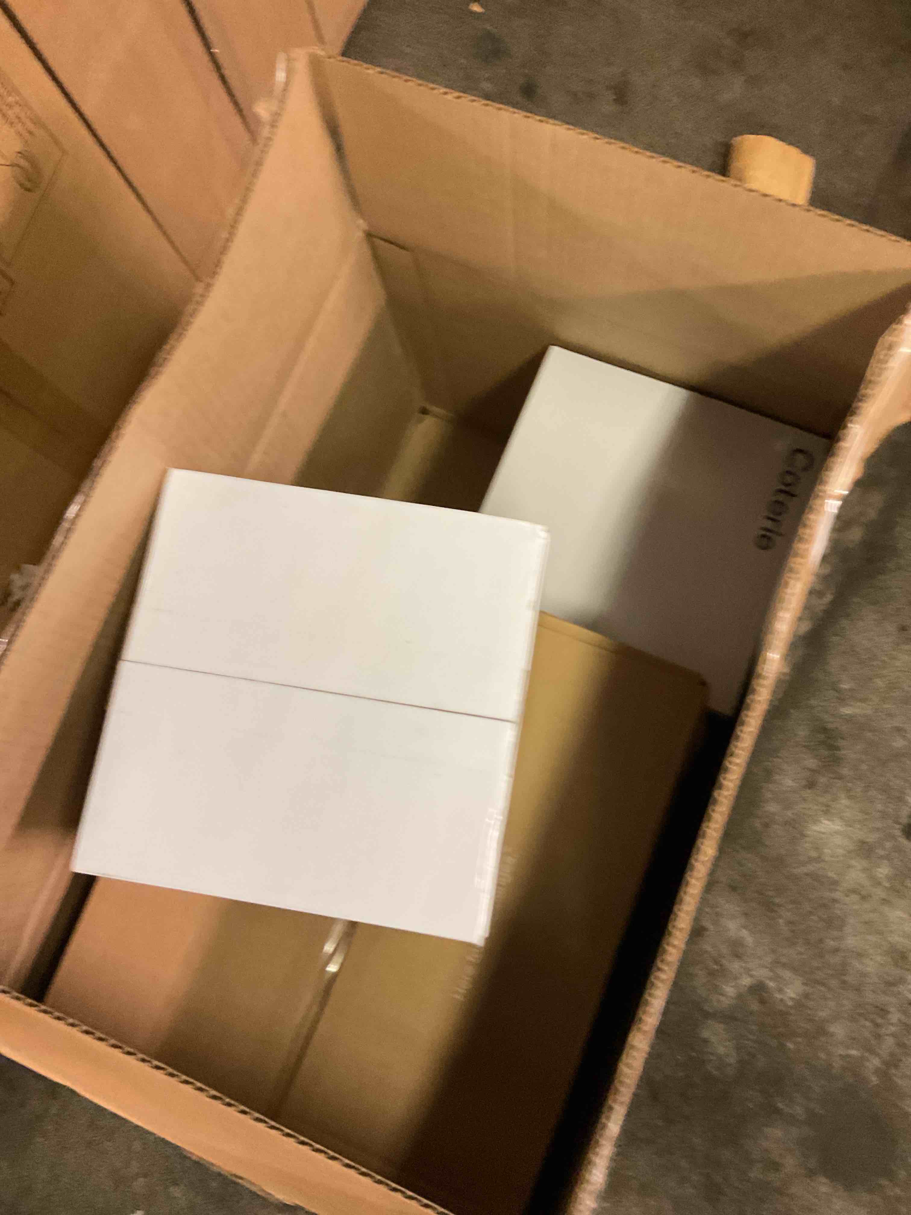 https://s3.amazonaws.com/lotting-images-prod/bidfta/PNK3565891_1757547800294.jpeg
