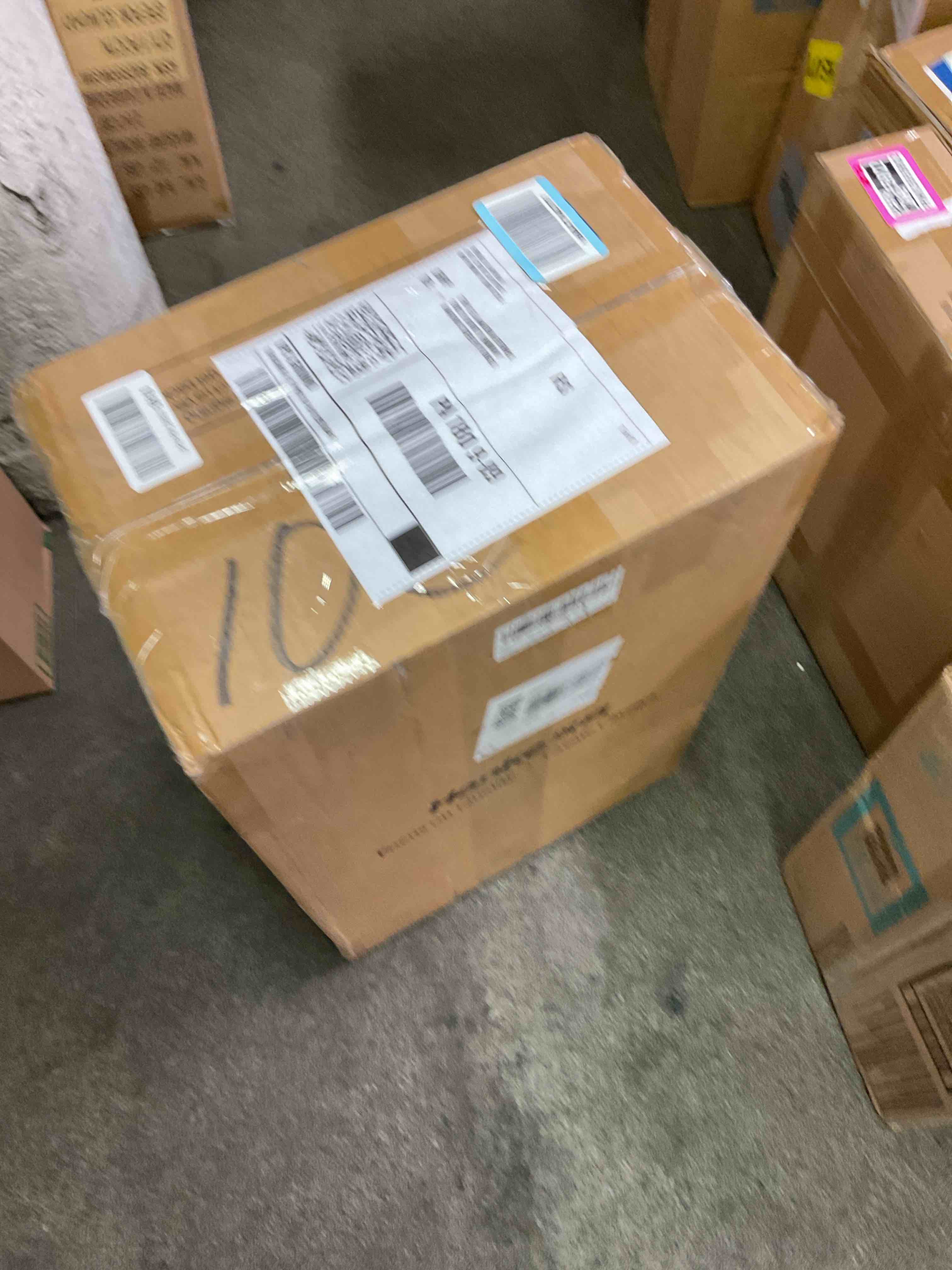 https://s3.amazonaws.com/lotting-images-prod/bidfta/PNK3565903_1757546742109.jpeg
