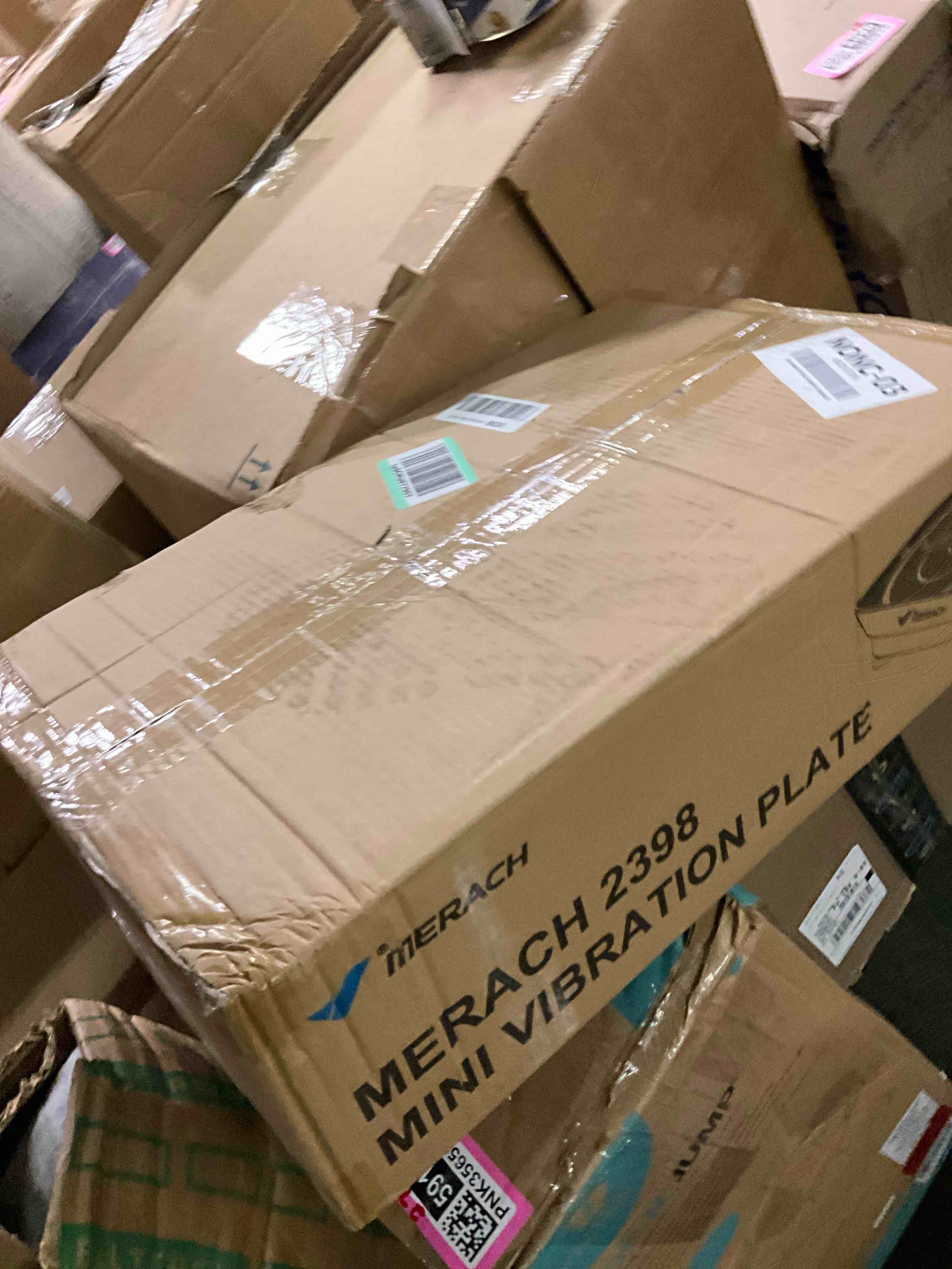 https://s3.amazonaws.com/lotting-images-prod/bidfta/PNK3565916_1757548816846.jpeg