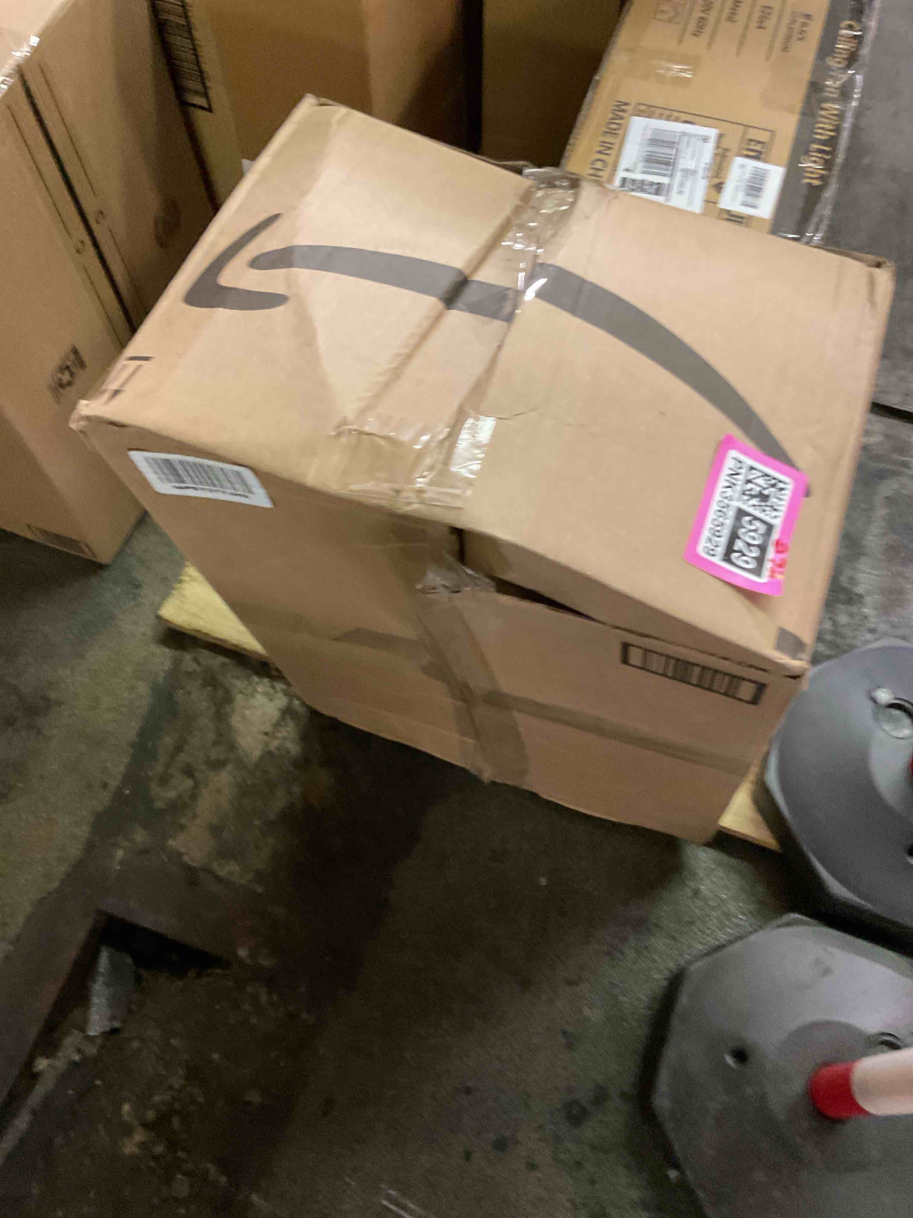 https://s3.amazonaws.com/lotting-images-prod/bidfta/PNK3565929_1757548715540.jpeg