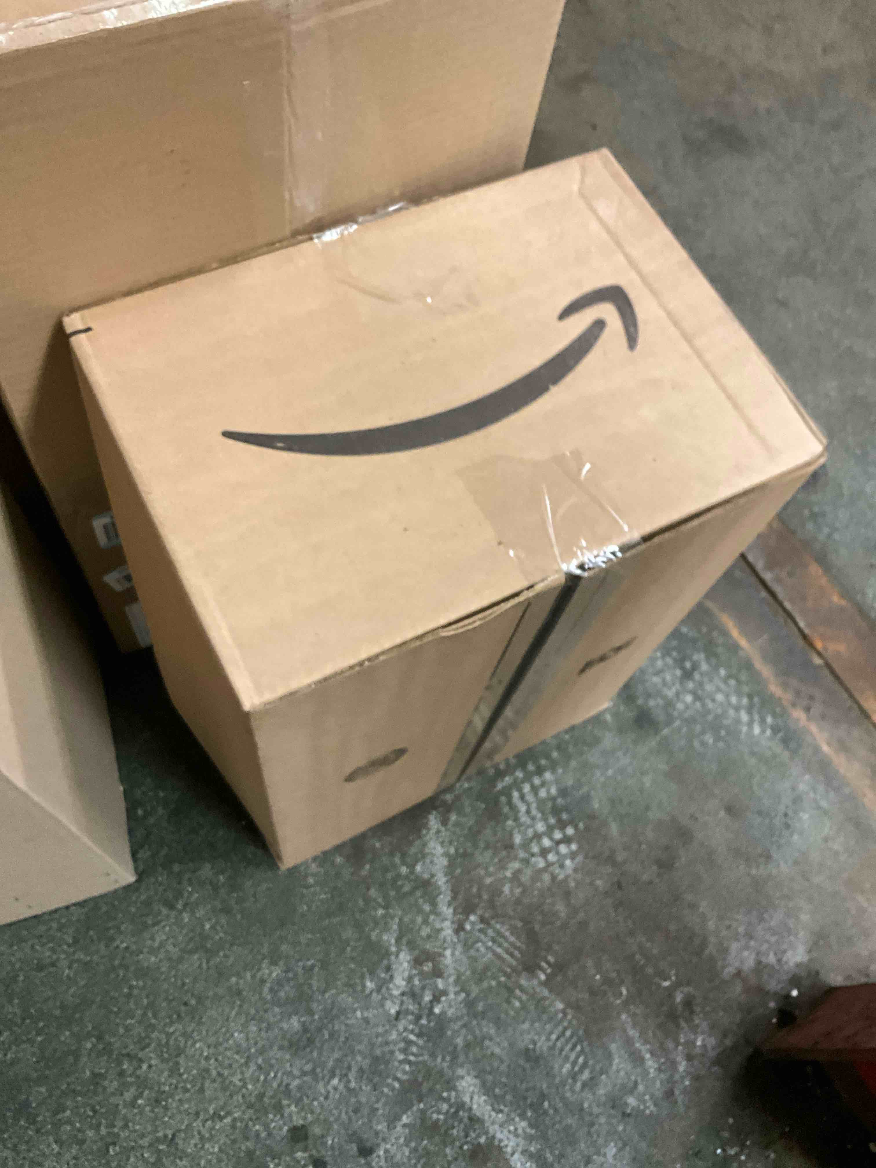 https://s3.amazonaws.com/lotting-images-prod/bidfta/PNK3565949_1757549467396.jpeg