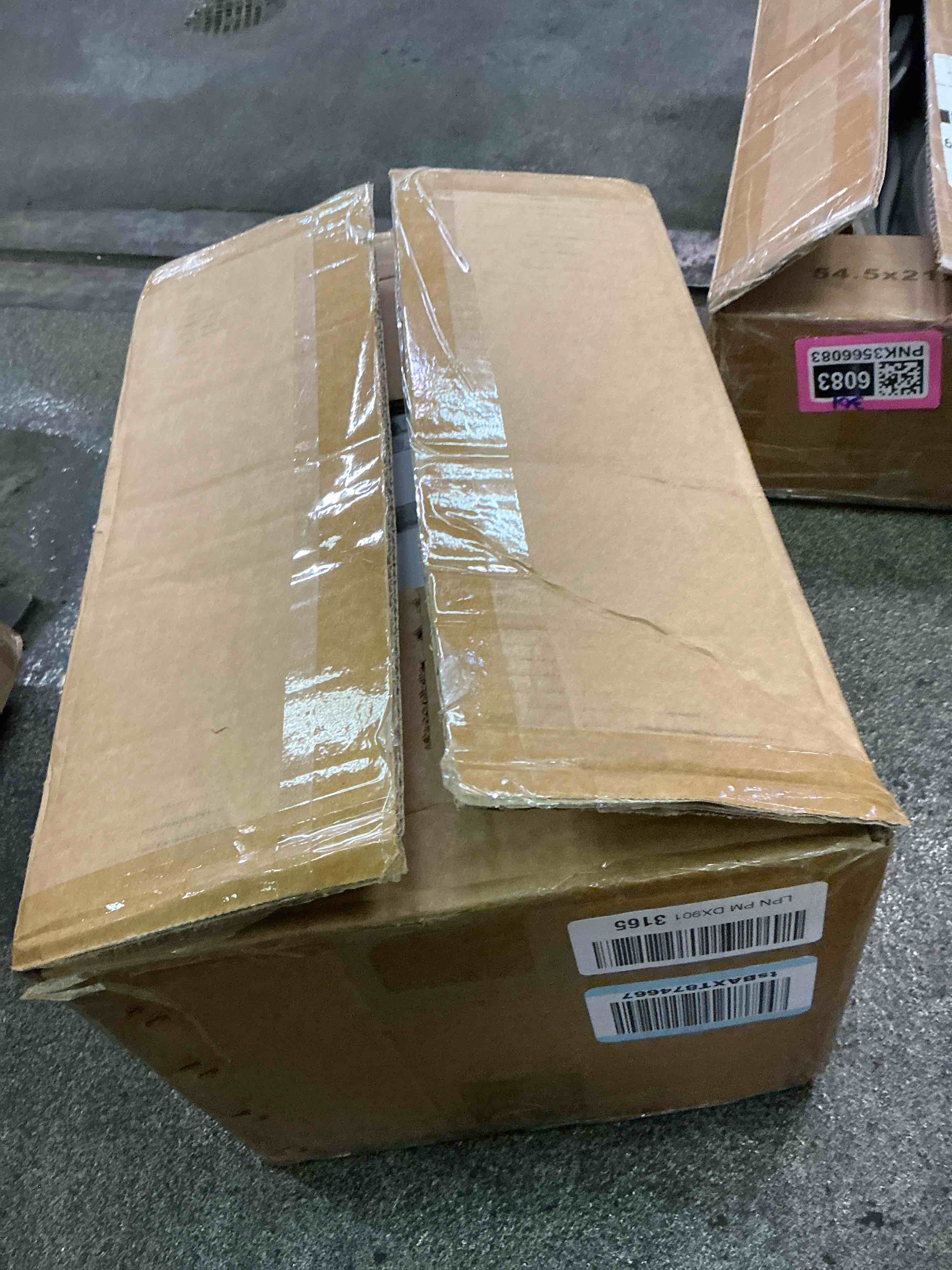 https://s3.amazonaws.com/lotting-images-prod/bidfta/PNK3566084_1760491249542.jpeg