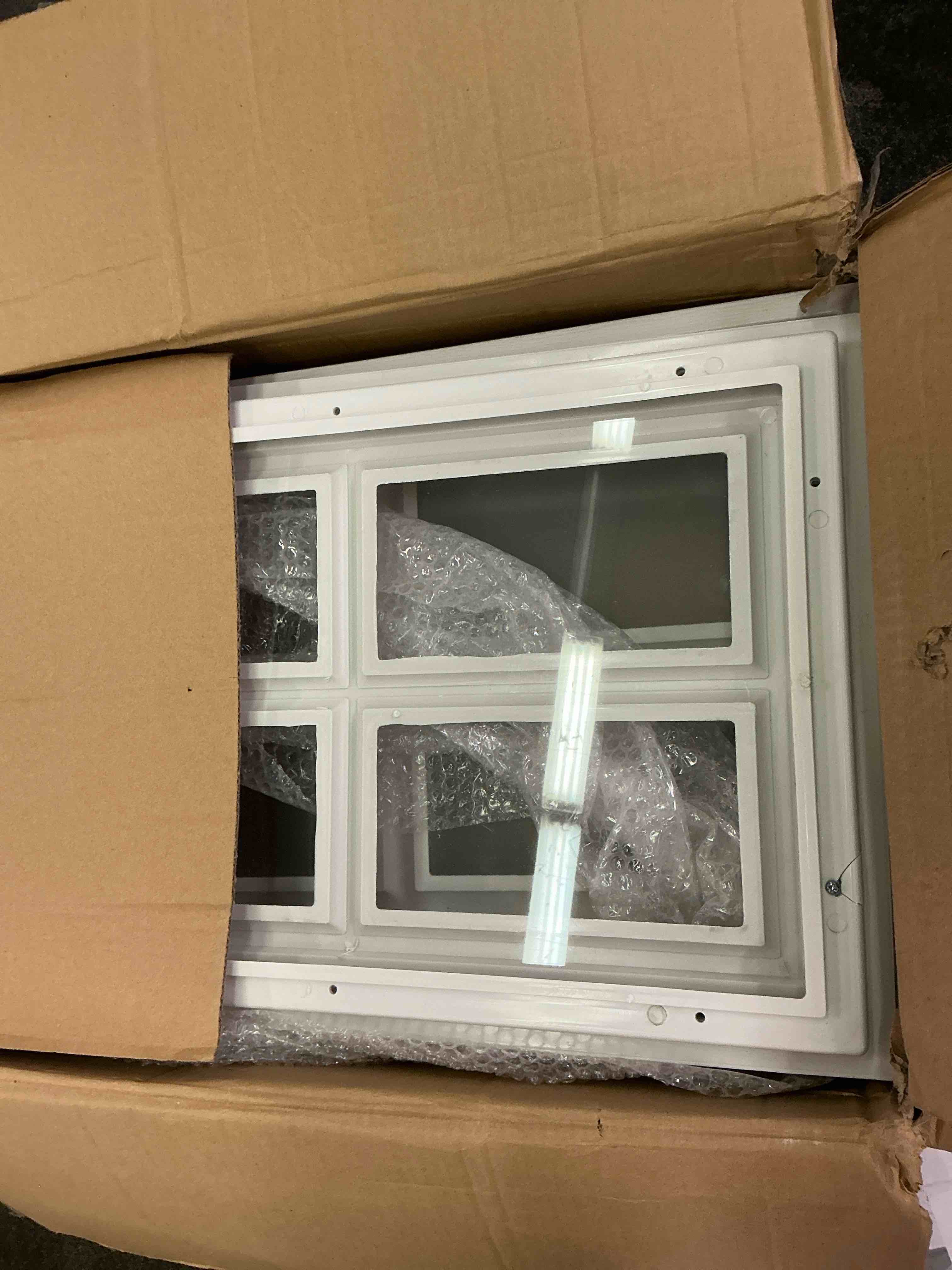https://s3.amazonaws.com/lotting-images-prod/bidfta/PNK3566097_1760491639972.jpeg