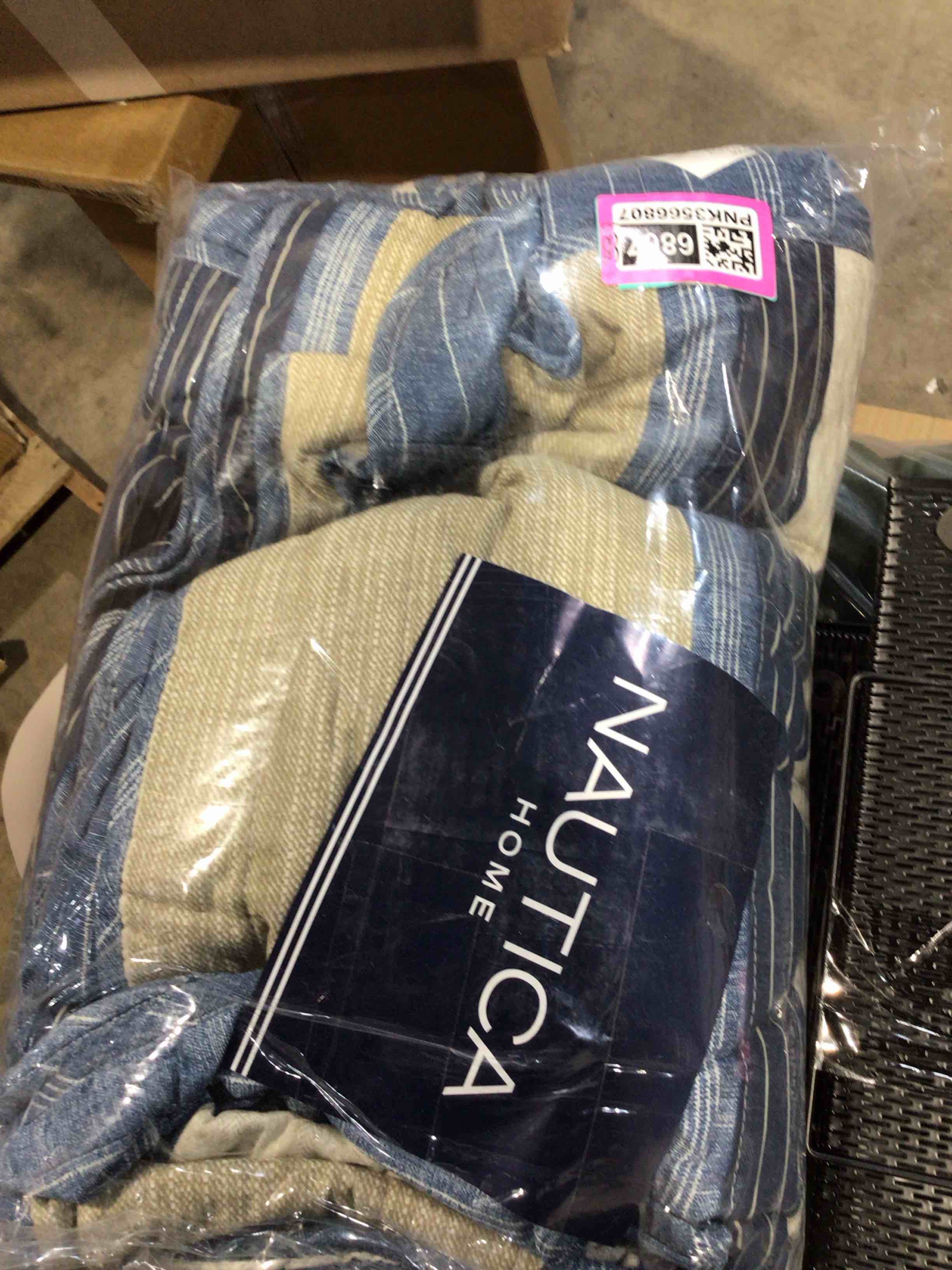 Condition photo showing Good Condition for nautica ridgeport blue cotton reversible 3 piece quilt set, full/queen bedding