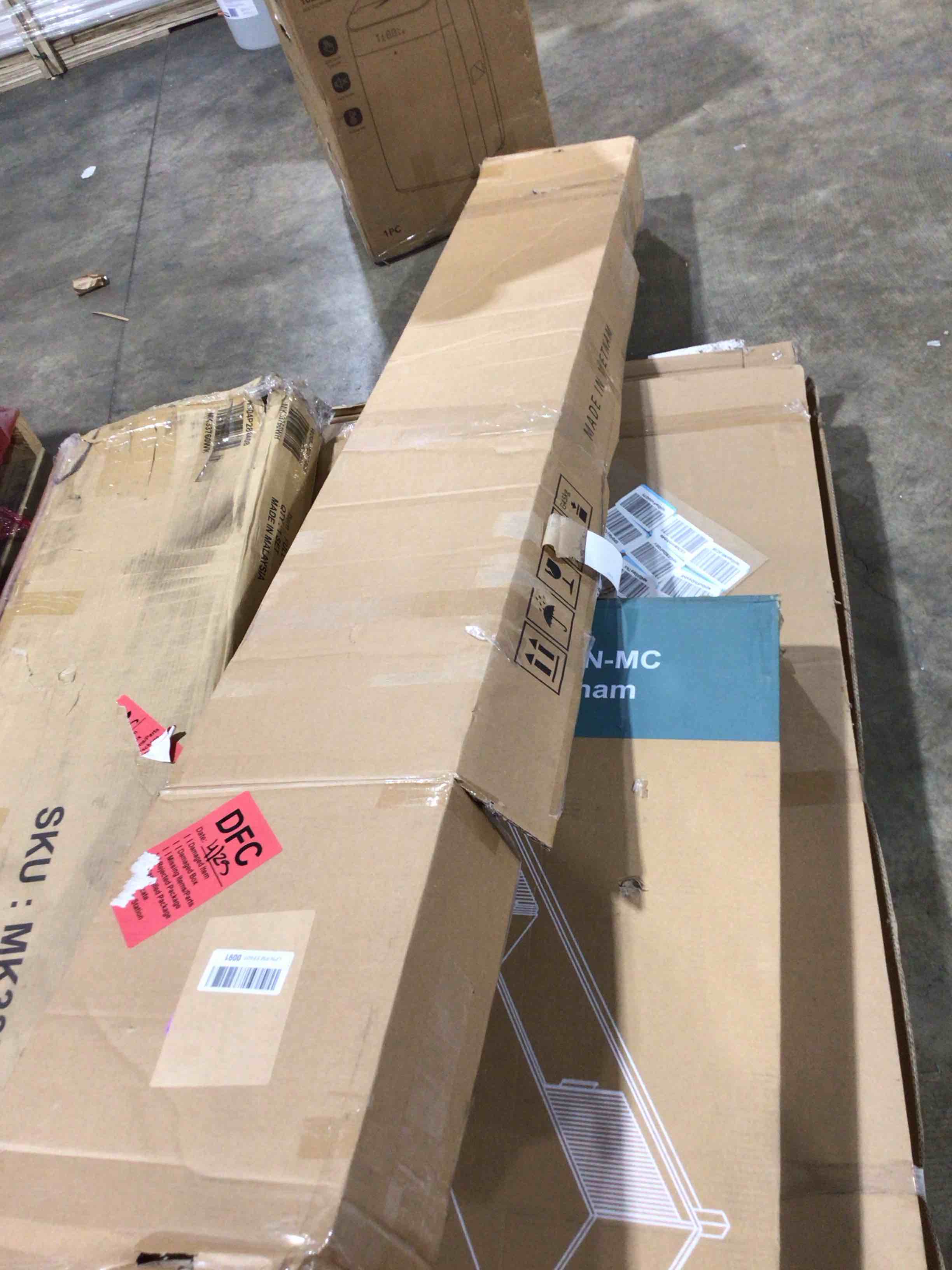 https://s3.amazonaws.com/lotting-images-prod/bidfta/PNK3566924_1778094780972.jpeg