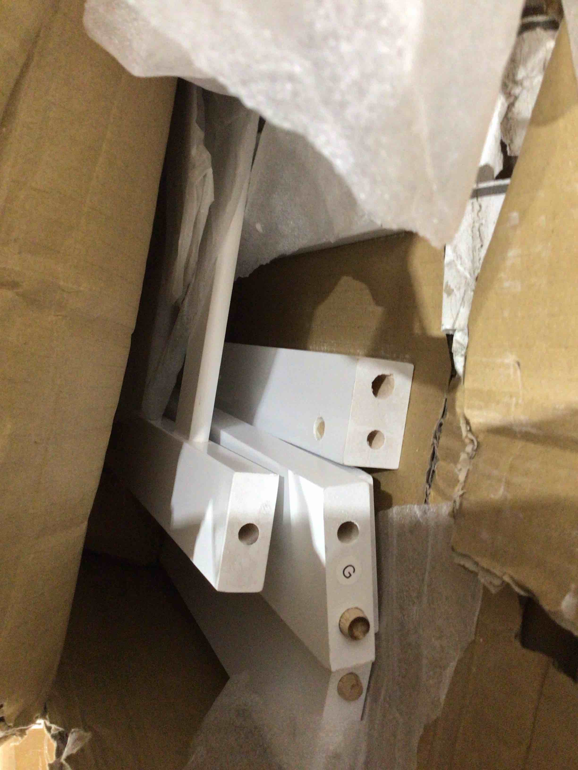 https://s3.amazonaws.com/lotting-images-prod/bidfta/PNK3566925_1778094991952.jpeg